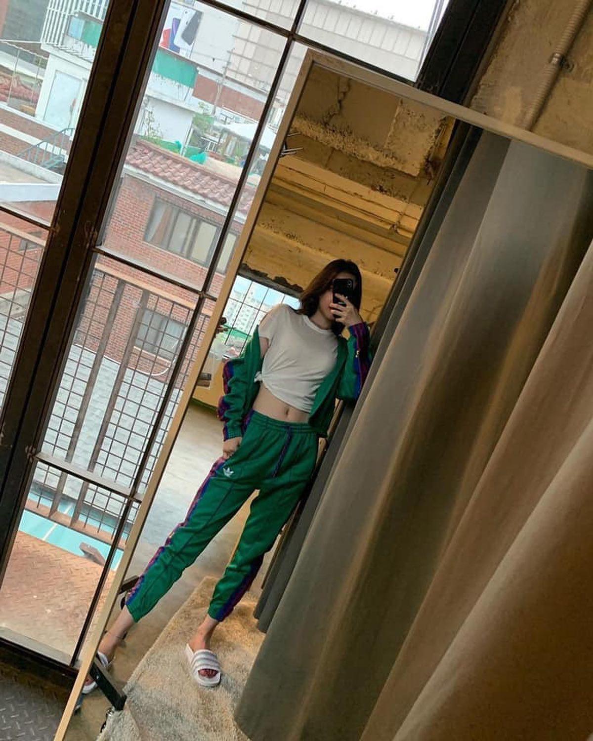 추리닝 핏은 역시 @손나은🖤🤍 이미지4