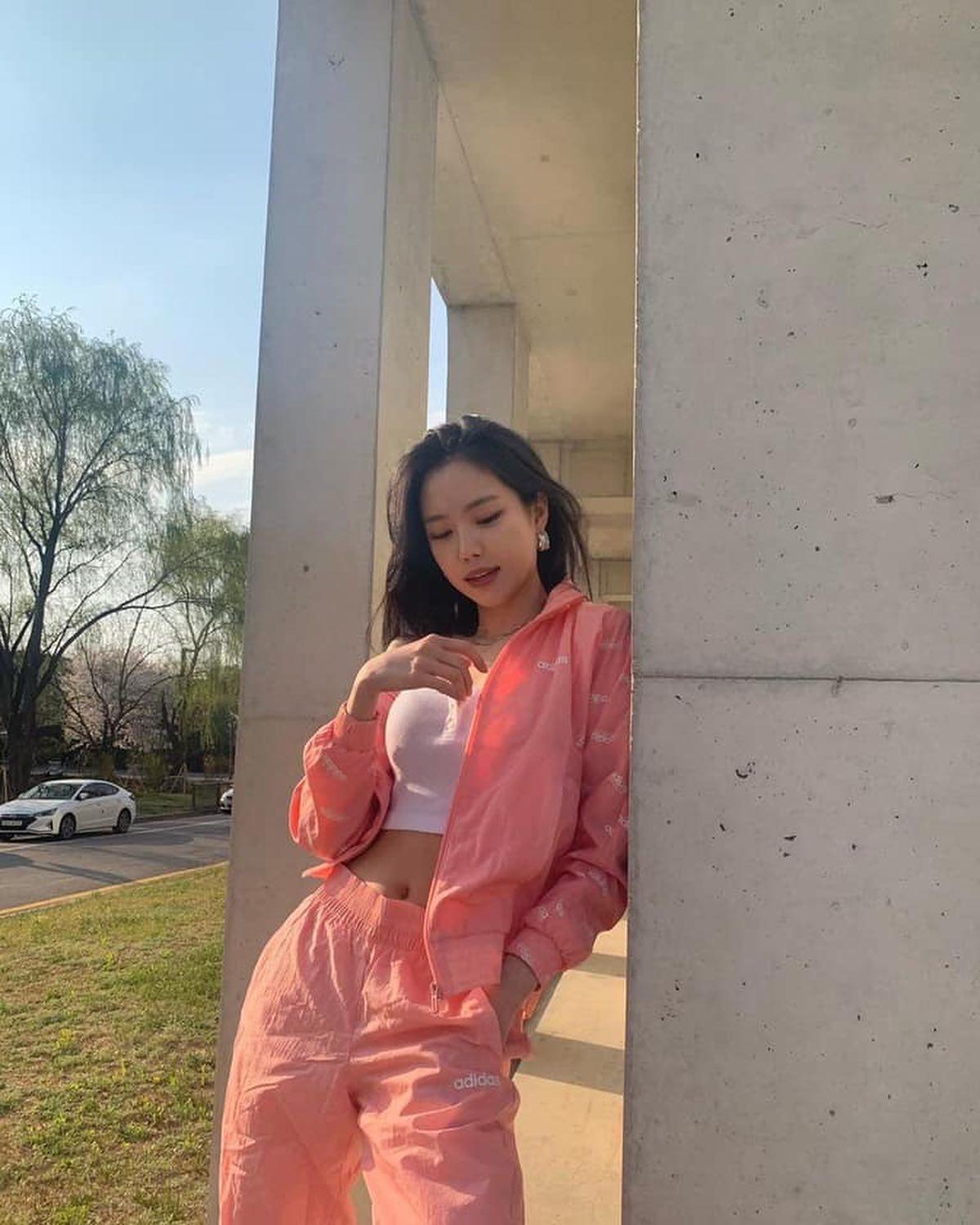 추리닝 핏은 역시 @손나은🖤🤍 이미지5