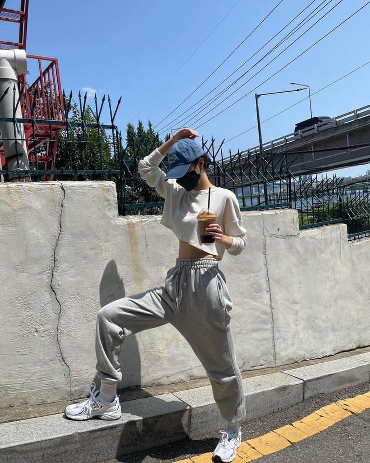 추리닝 핏은 역시 @손나은🖤🤍 이미지6