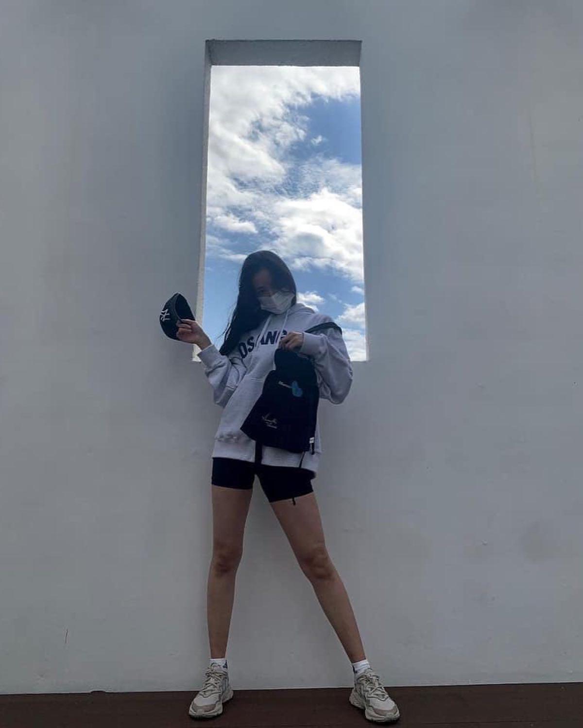 추리닝 핏은 역시 @손나은🖤🤍 이미지8
