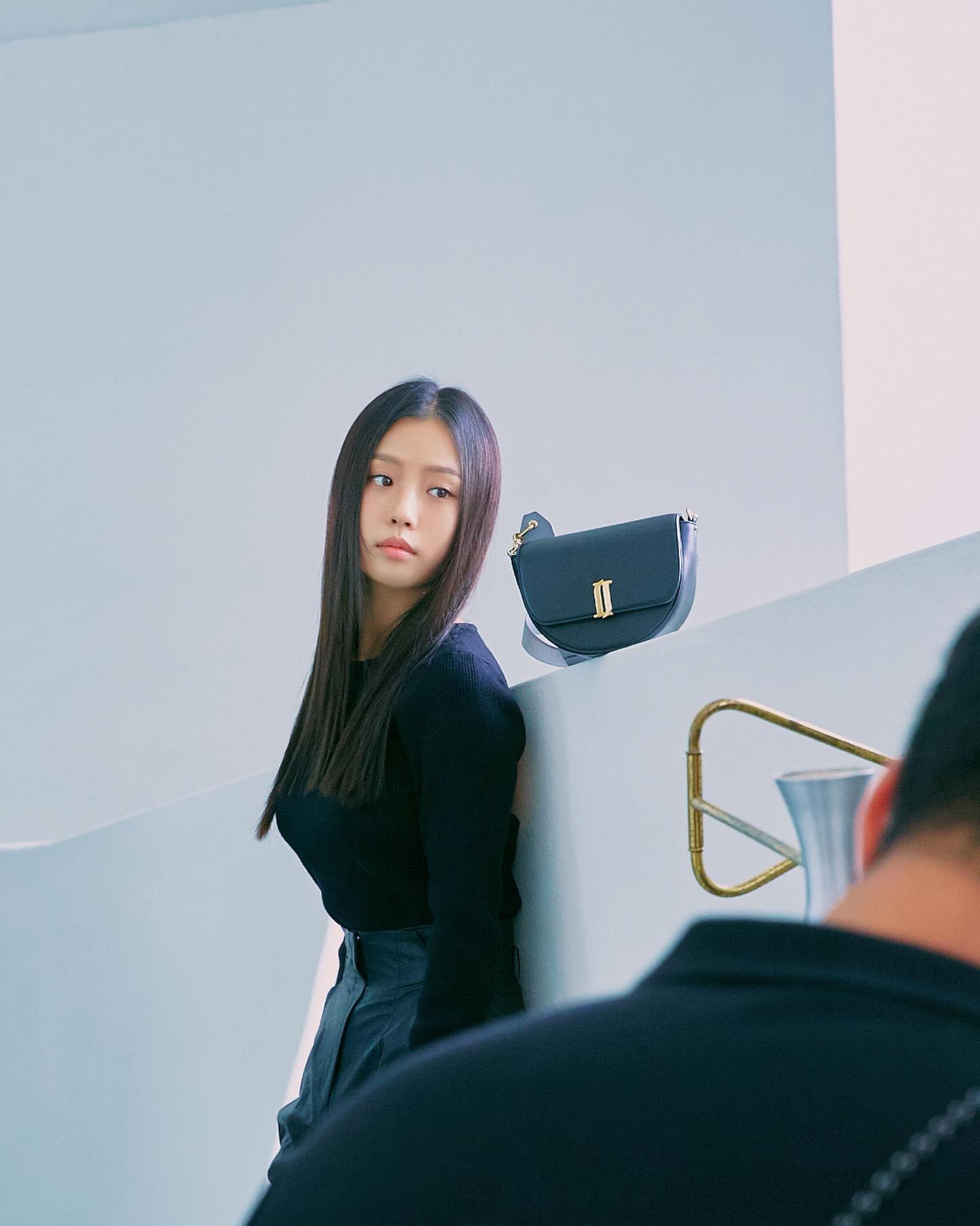 볼수록 예쁜 고민시🖤가을 가방룩 이미지8