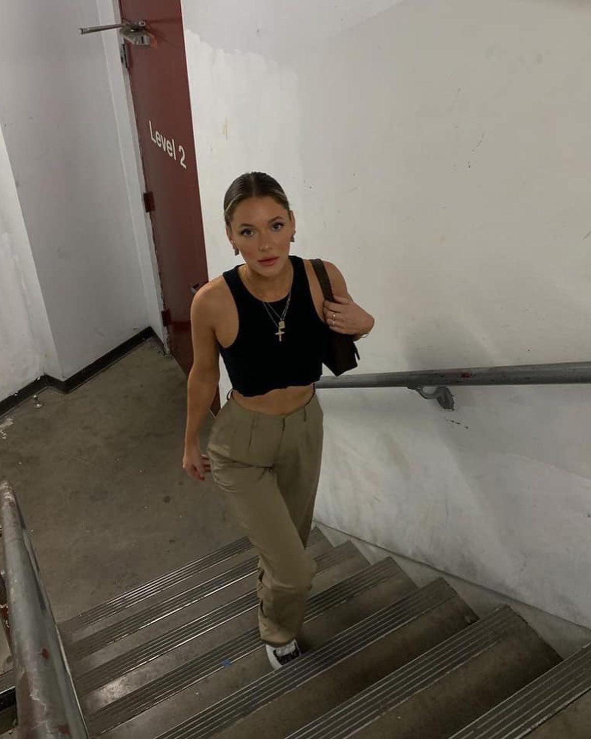 블랙탑으로 깔끔&시크🖤💋 이미지4