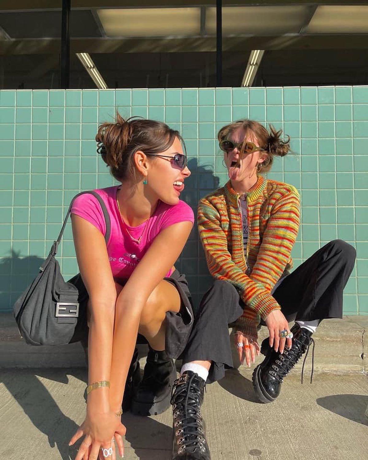 친구들과 요렇게👩🏼🤝👩🏻📸 이미지1