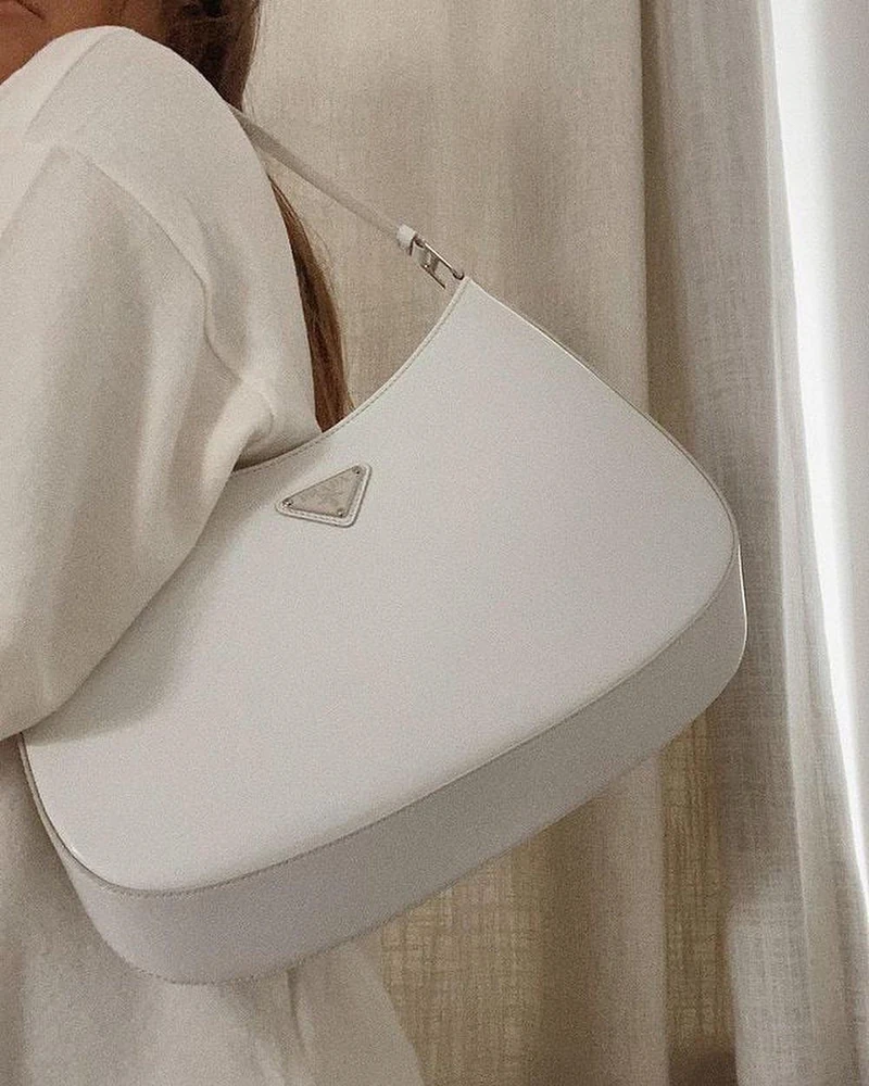 프라다 화이트도 예뻐🤍 이미지1