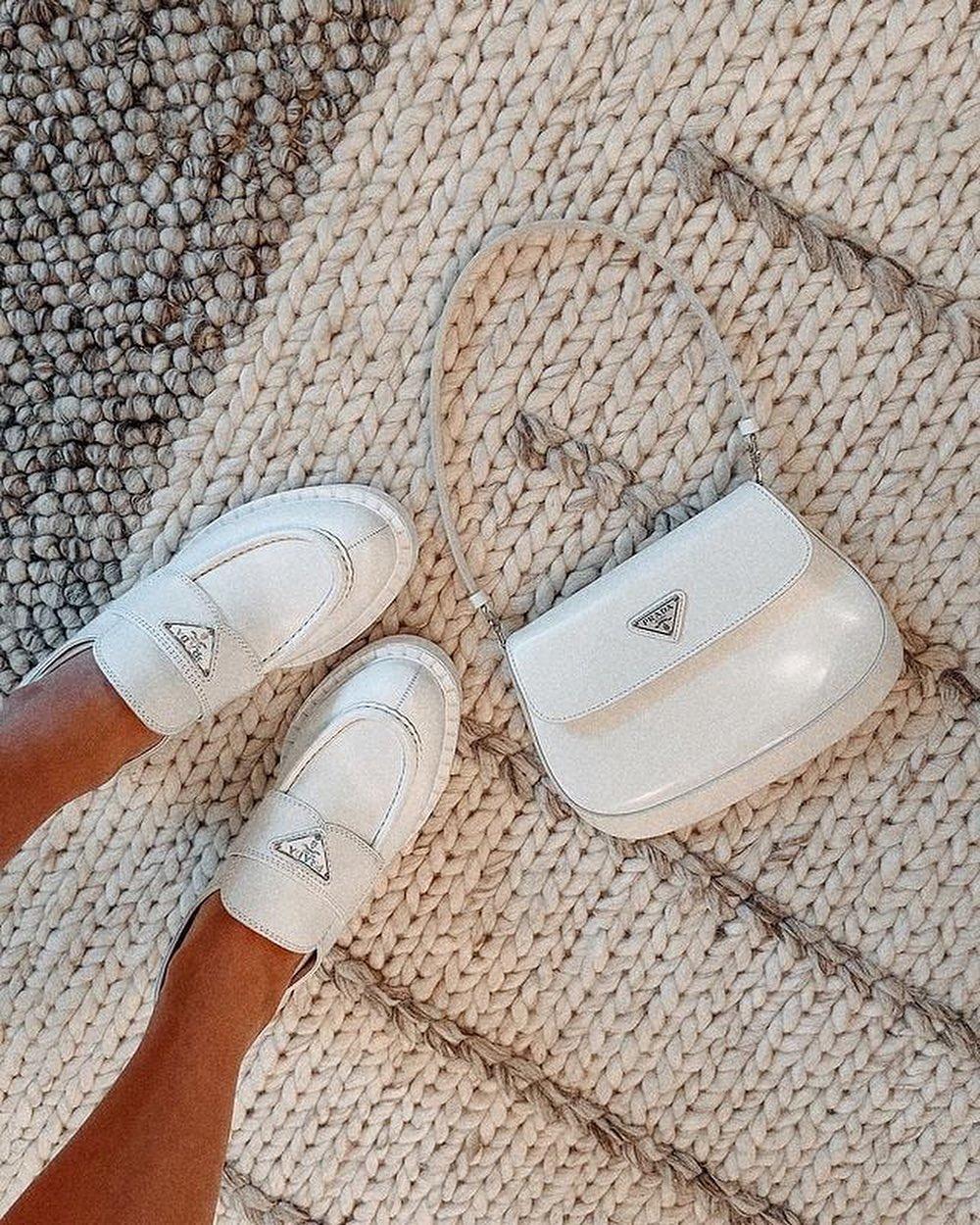 프라다 화이트도 예뻐🤍 이미지4