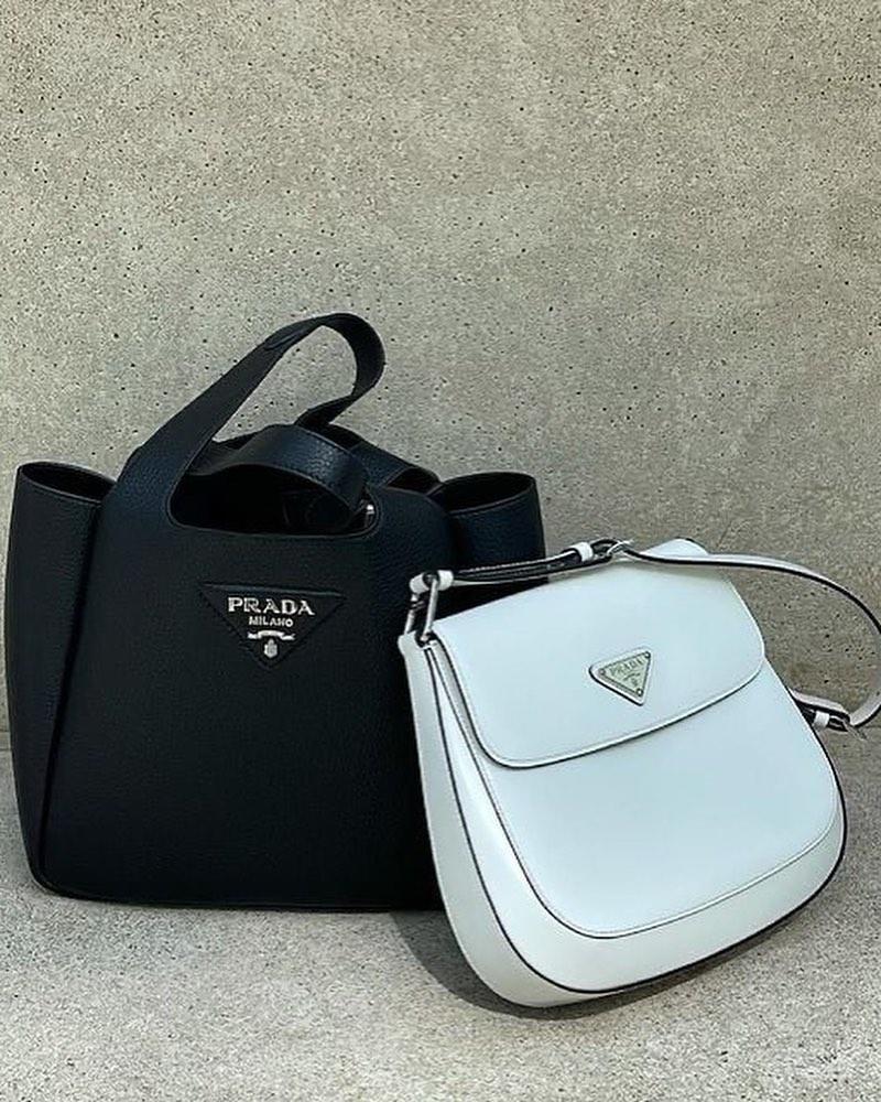 프라다 화이트도 예뻐🤍 이미지5
