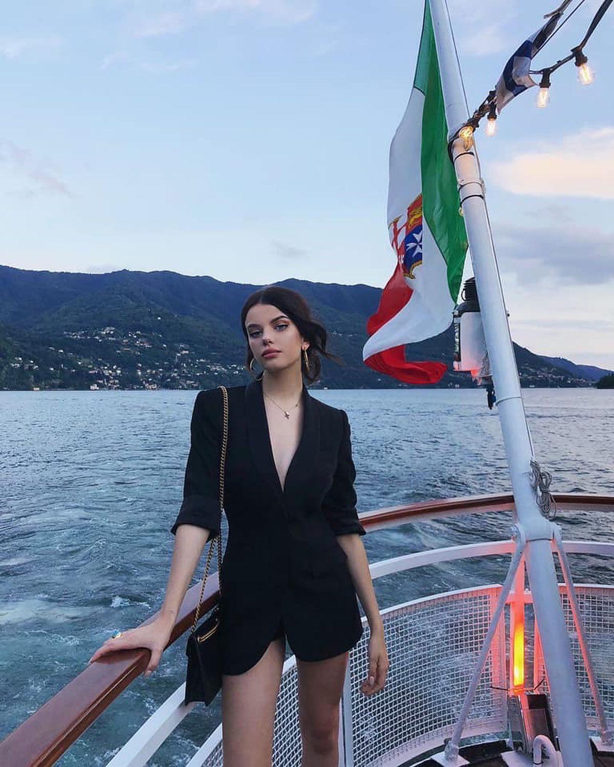 멋진 언니들은 올블랙🖤 이미지3