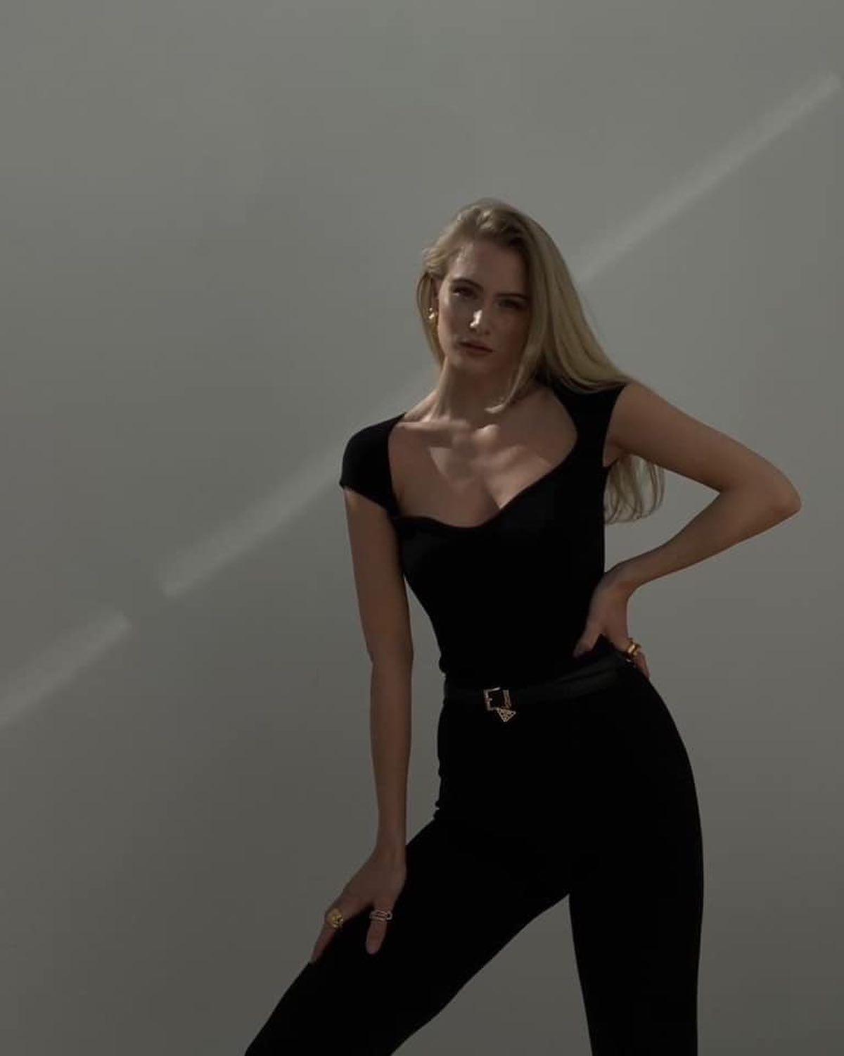 멋진 언니들은 올블랙🖤 이미지4