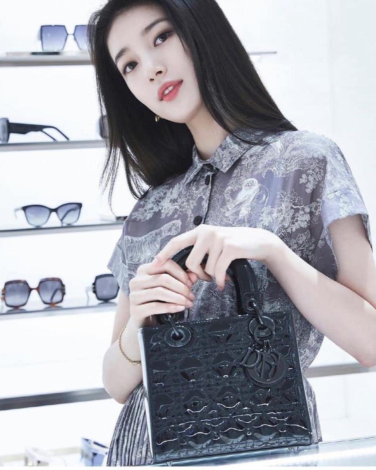 수지 이즈 뭔들💗🤍 이미지5