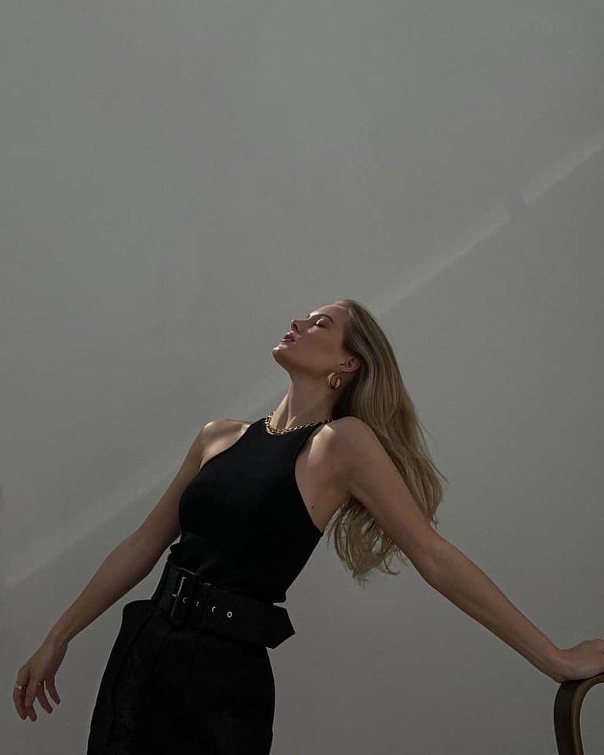 어깨직각러의 민소매핏👀✨🖤 이미지2