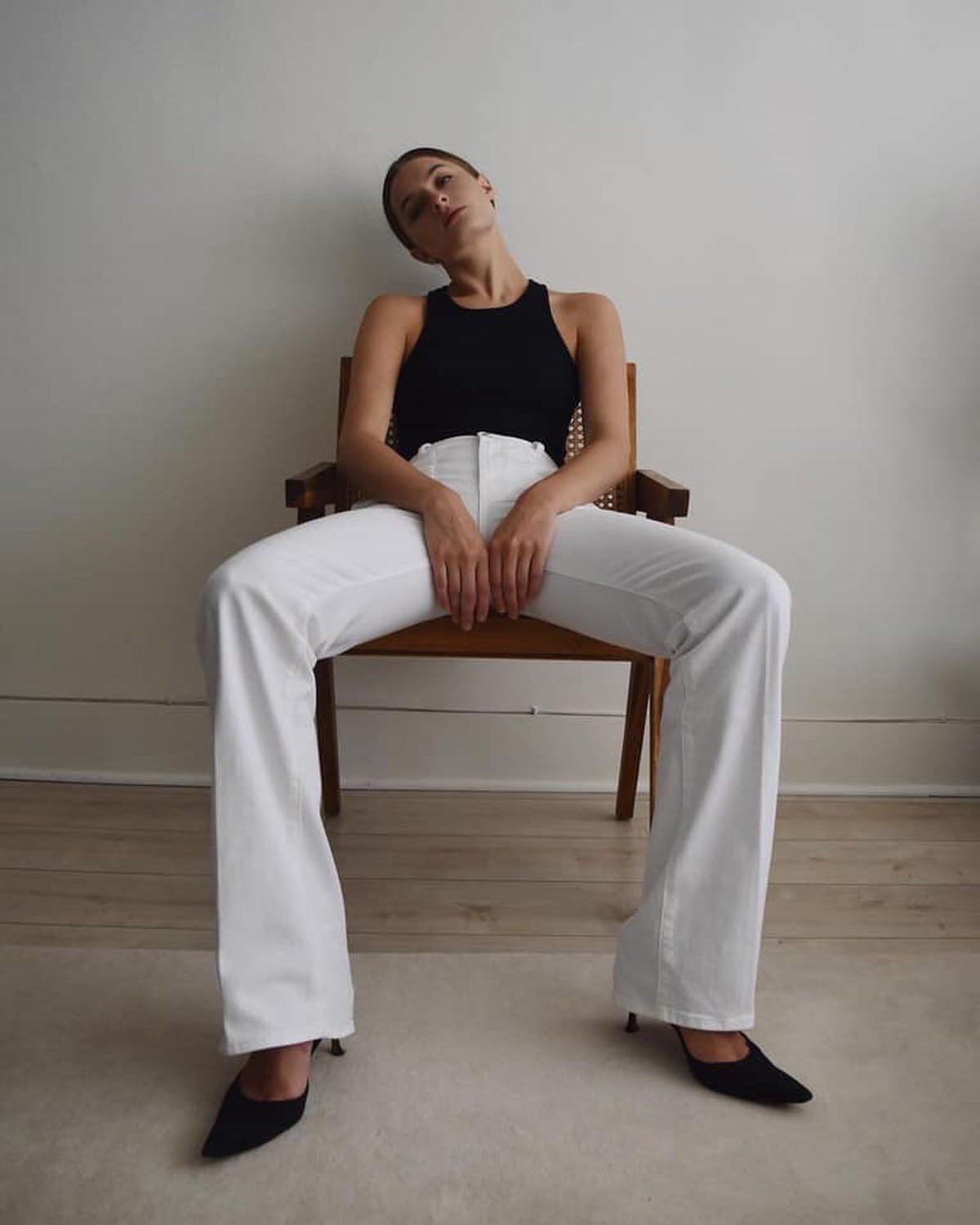 어깨직각러의 민소매핏👀✨🖤 이미지5