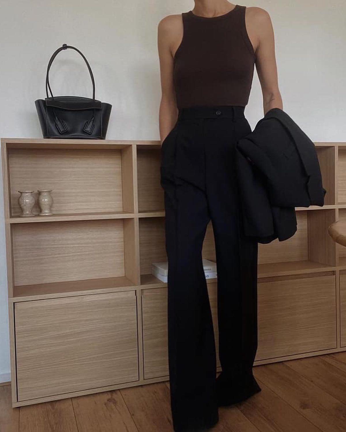 어깨직각러의 민소매핏👀✨🖤 이미지6