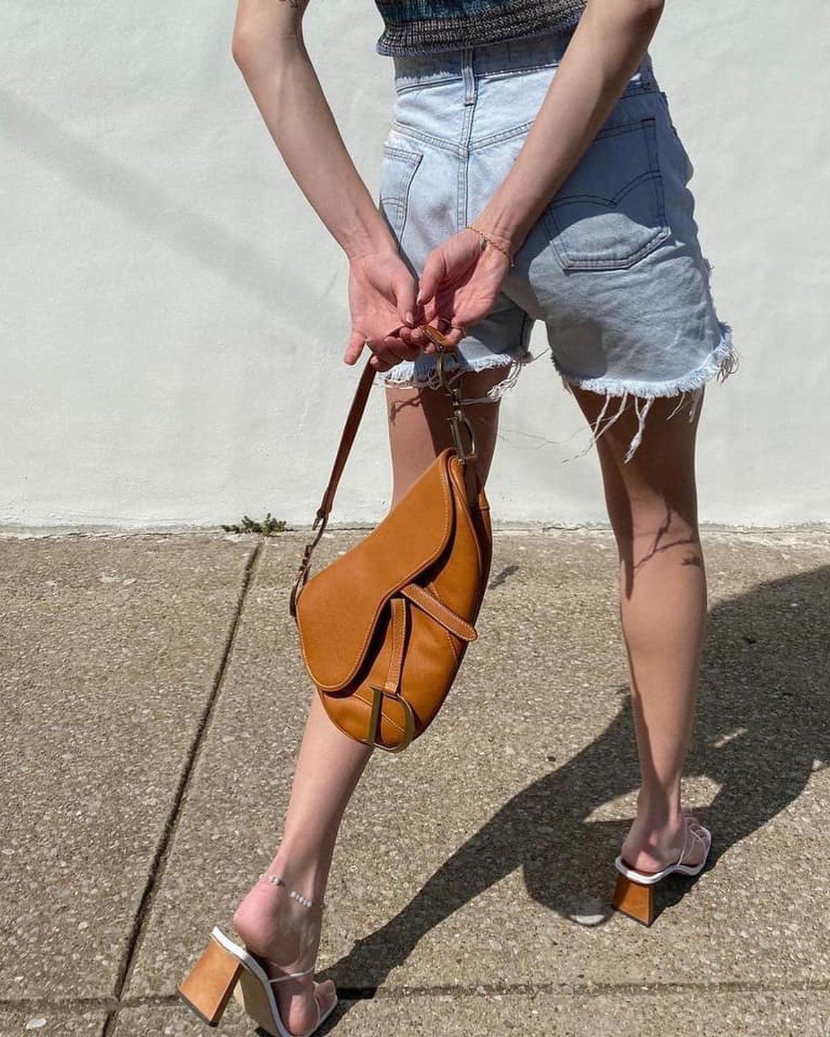 새들백 메고 멋진 외출☀️🖤 이미지6