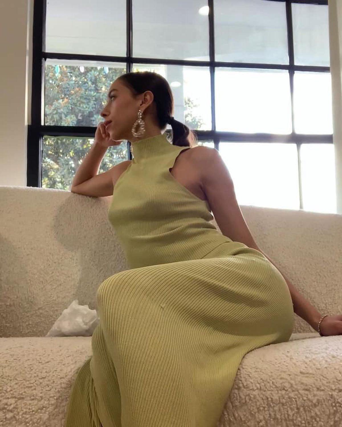 큼지막한 귀걸이로 뽀인트💛 이미지2