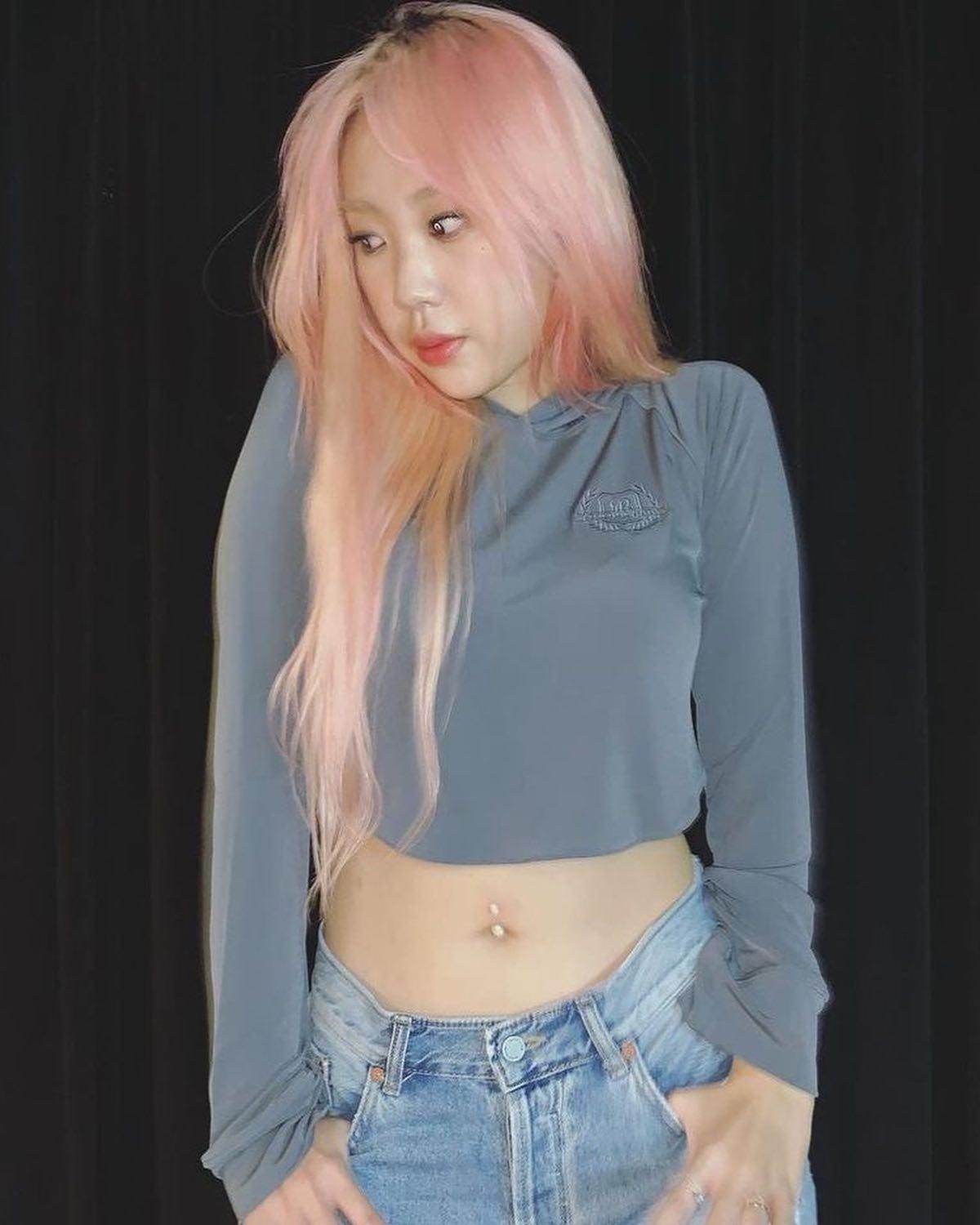 한층 더 과감해지는 이영지🖤😵💫 이미지1