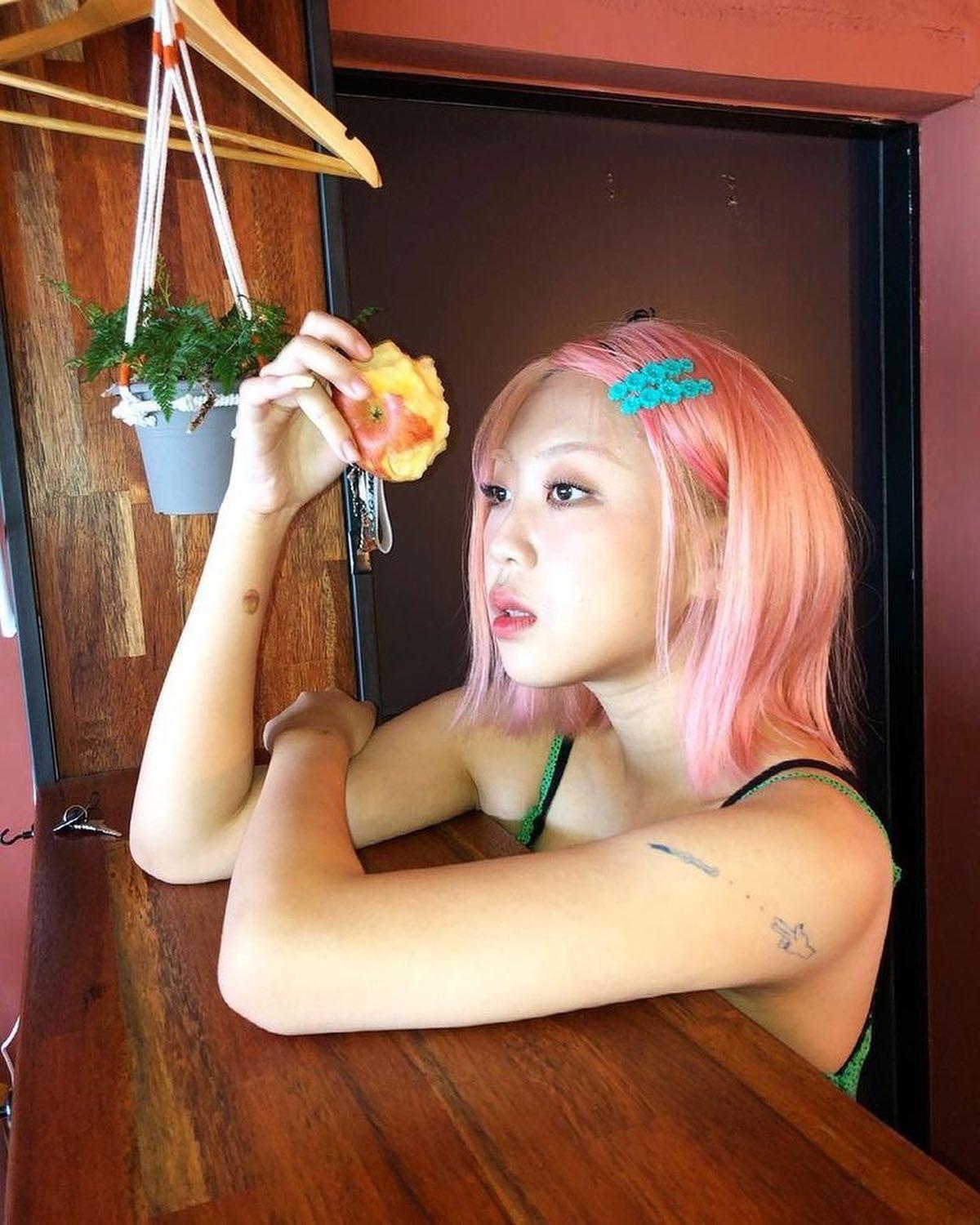 한층 더 과감해지는 이영지🖤😵💫 이미지6