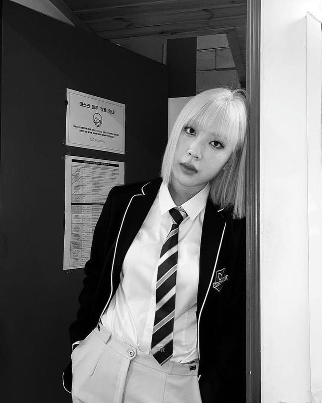 한층 더 과감해지는 이영지🖤😵💫 이미지9