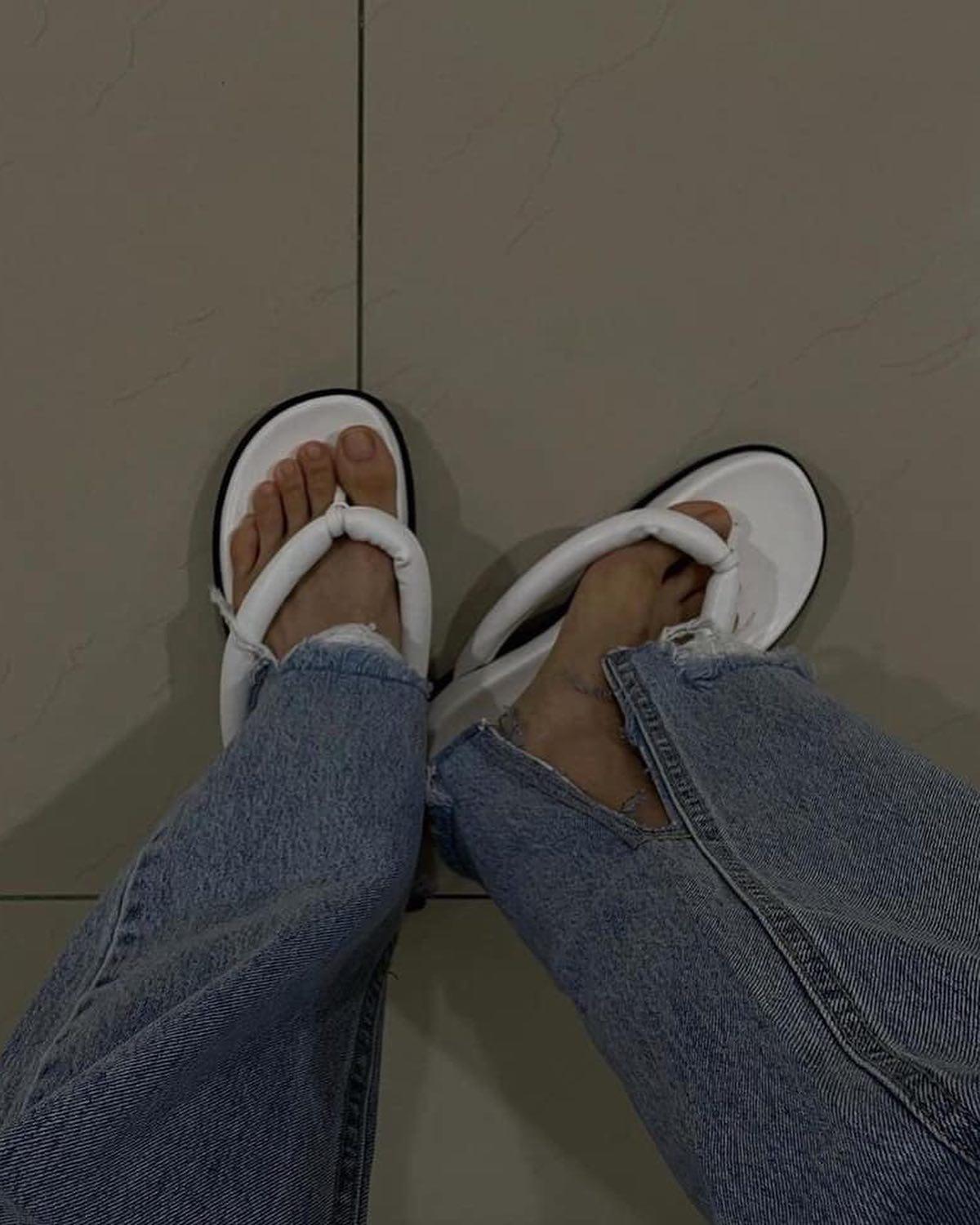 트임 팬츠로 포인트👍🏻💙 이미지3