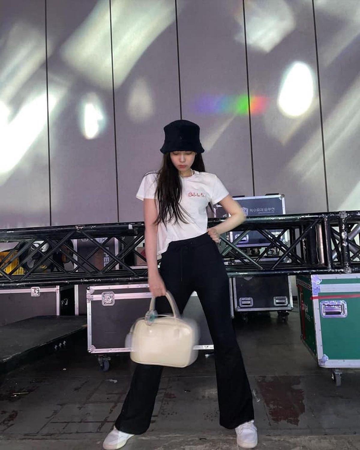 흰티는 언제나👍🏻🤍 이미지