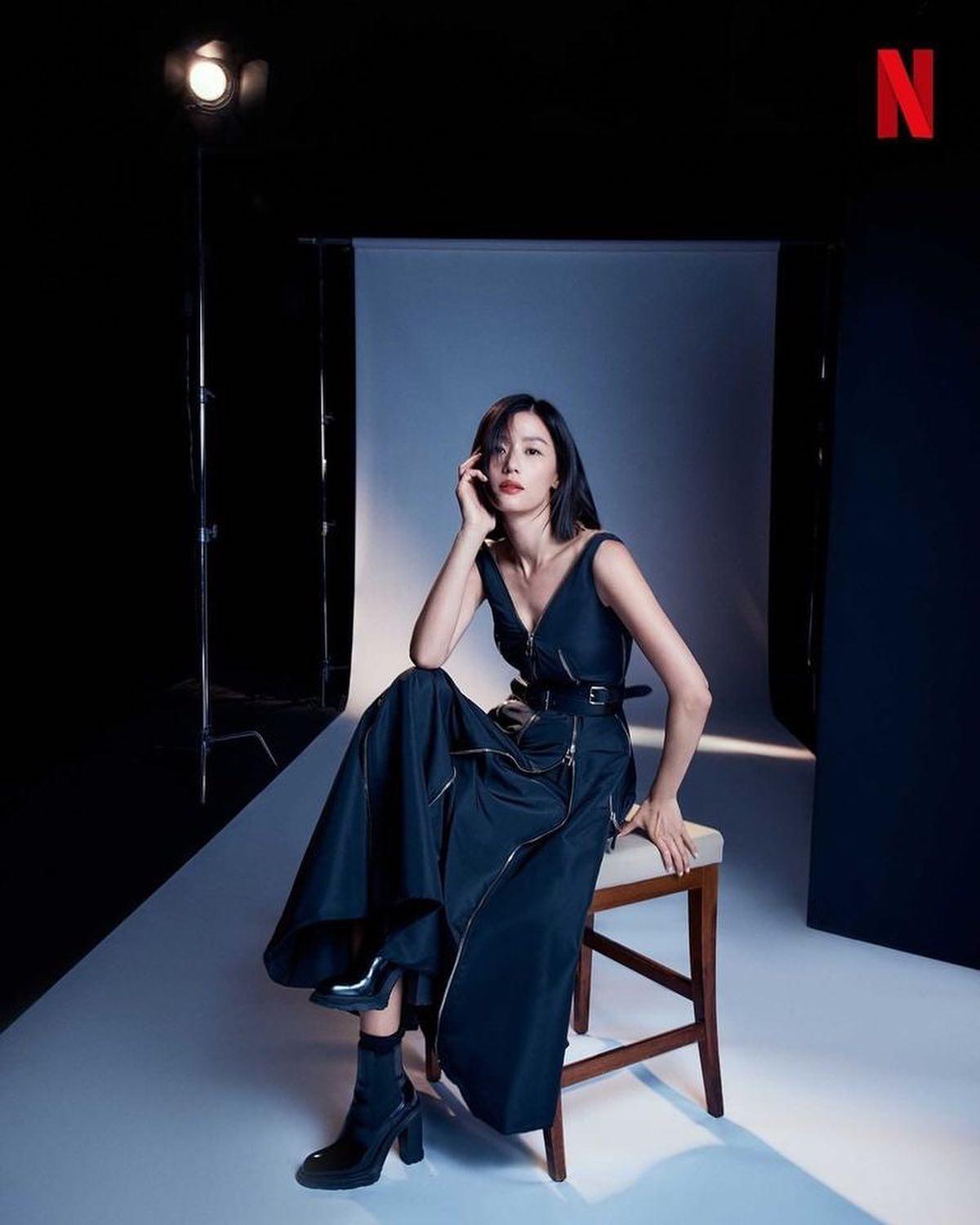 넷플릭스가 포착한 전지현 근황🖤 이미지2