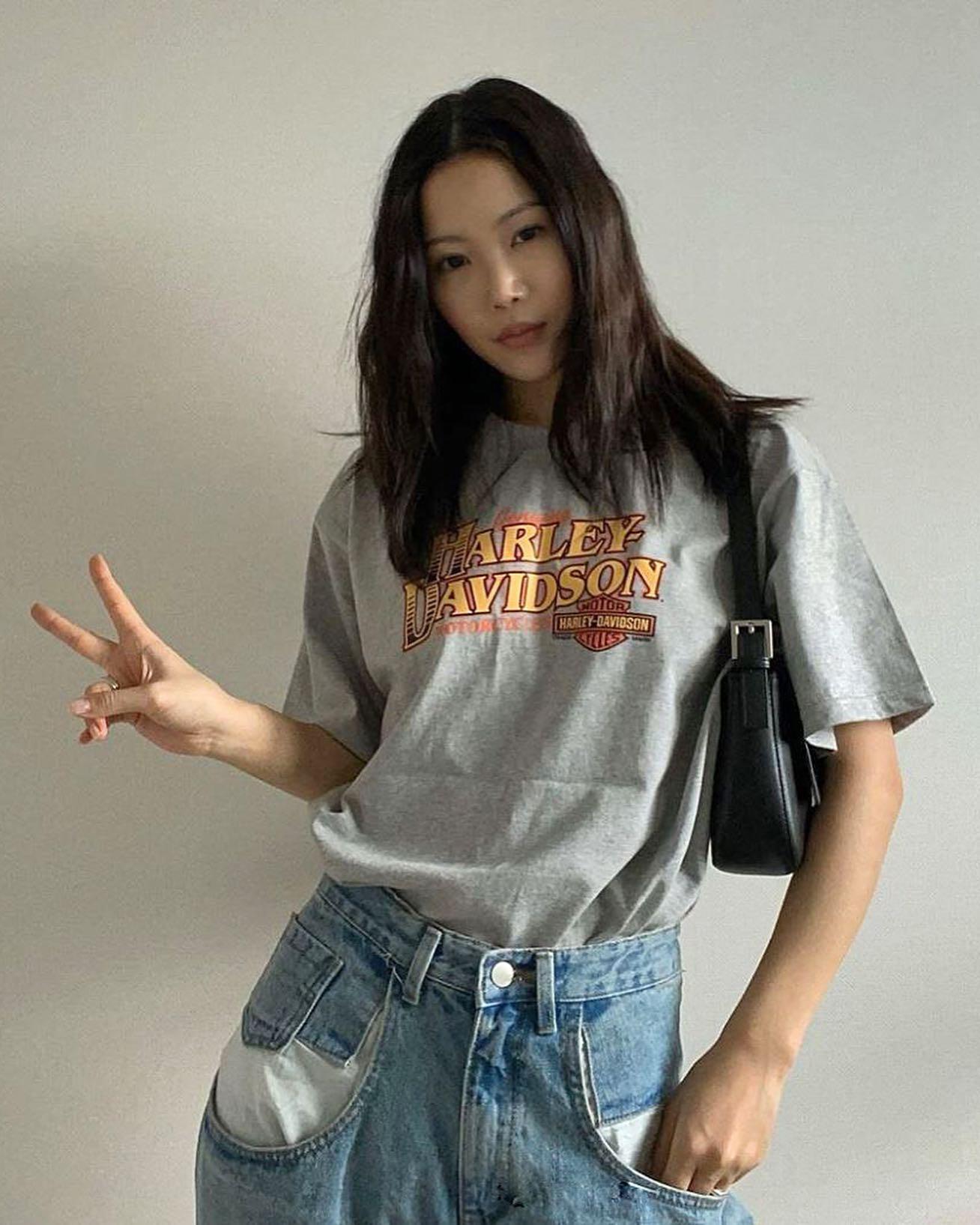 썸머룩 정석🍉🤍반팔티에 숄더백 이미지5