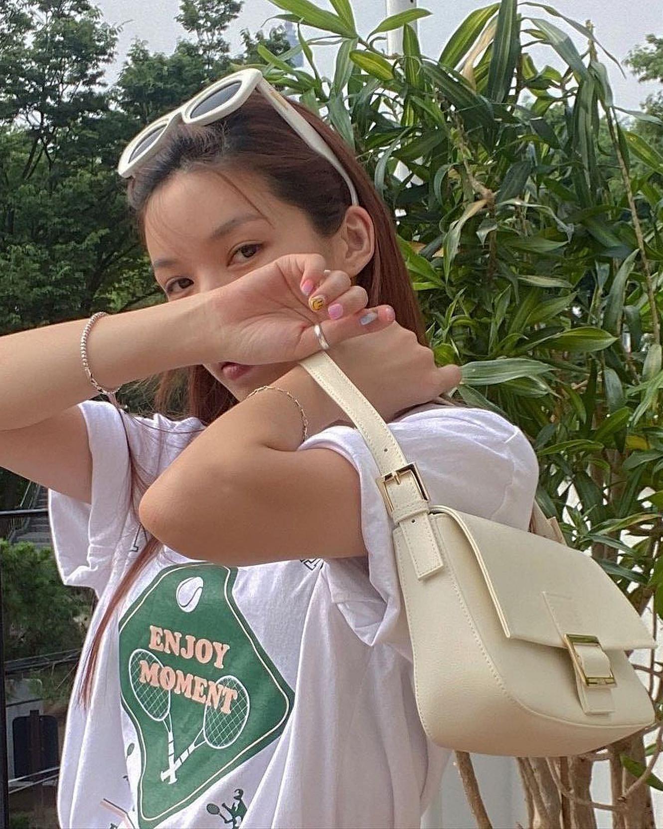 썸머룩 정석🍉🤍반팔티에 숄더백 이미지6