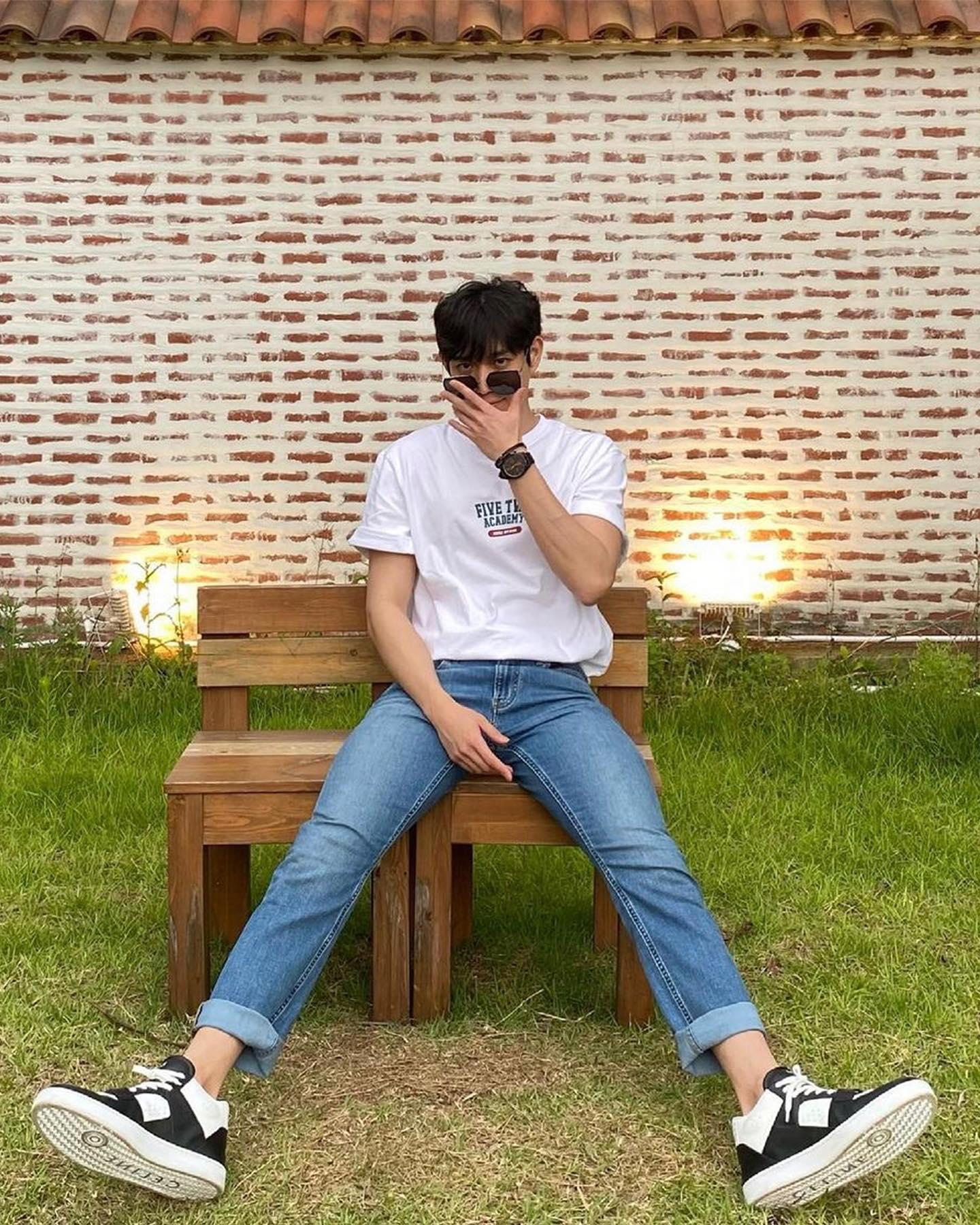 셀린느 스니커즈👟🧡 @참고
여름 남친룩은 이렇게 🤍🖤 #광고 #셀린느 이미지2