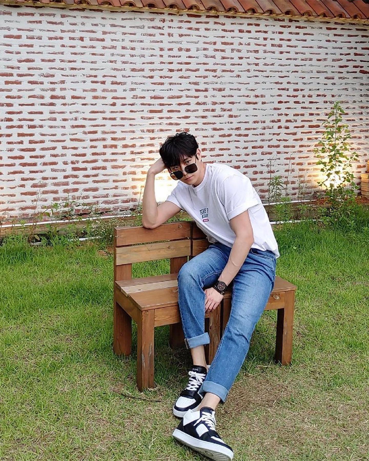 셀린느 스니커즈👟🧡 @참고
여름 남친룩은 이렇게 🤍🖤 #광고 #셀린느 이미지5