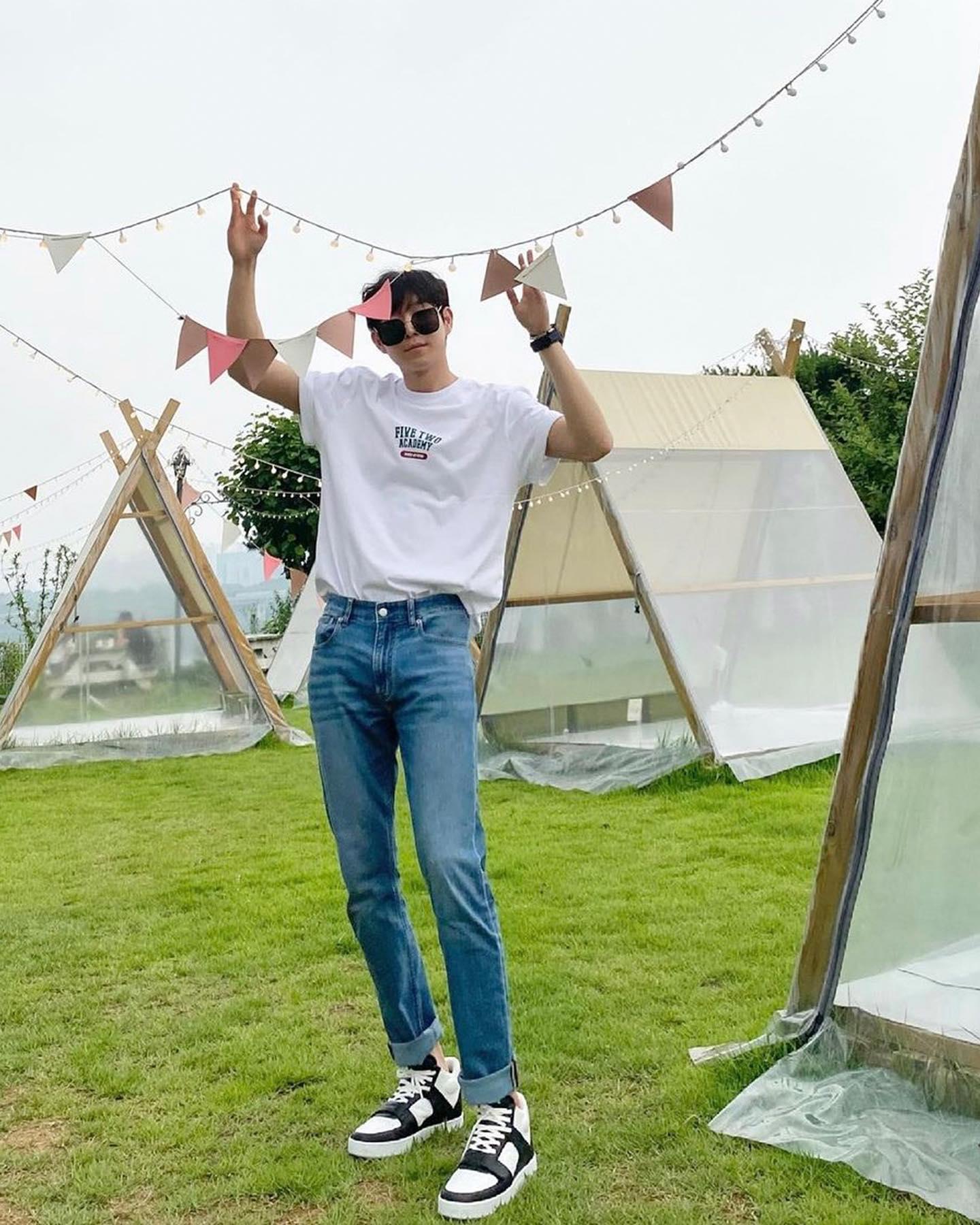 셀린느 스니커즈👟🧡 @참고
여름 남친룩은 이렇게 🤍🖤 #광고 #셀린느 이미지9