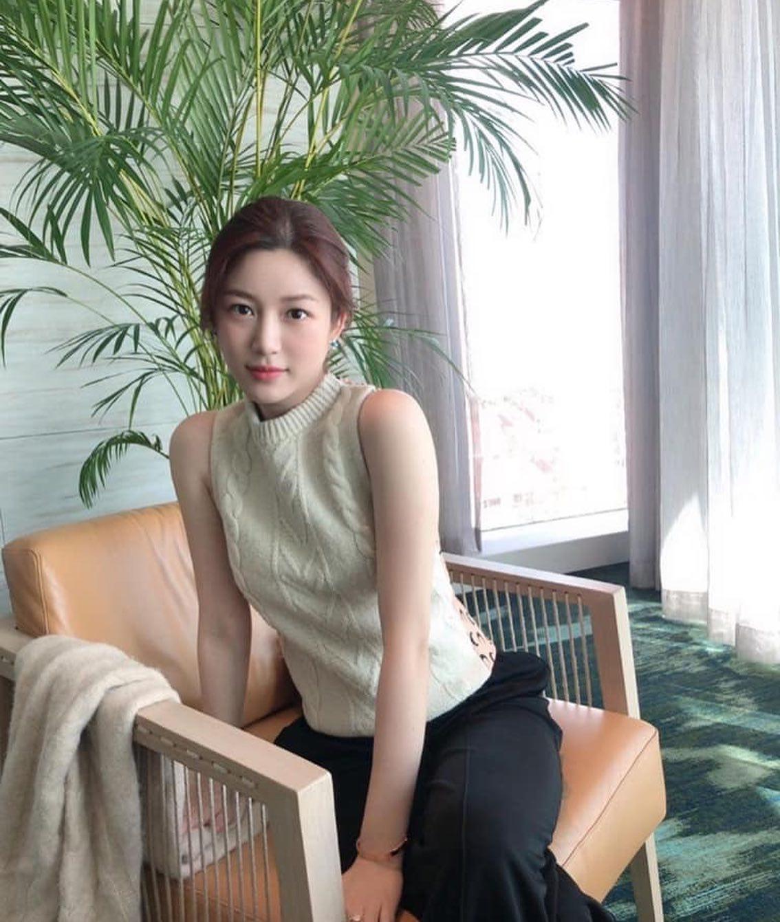 여름에 니트조끼 입는법💗 이미지5