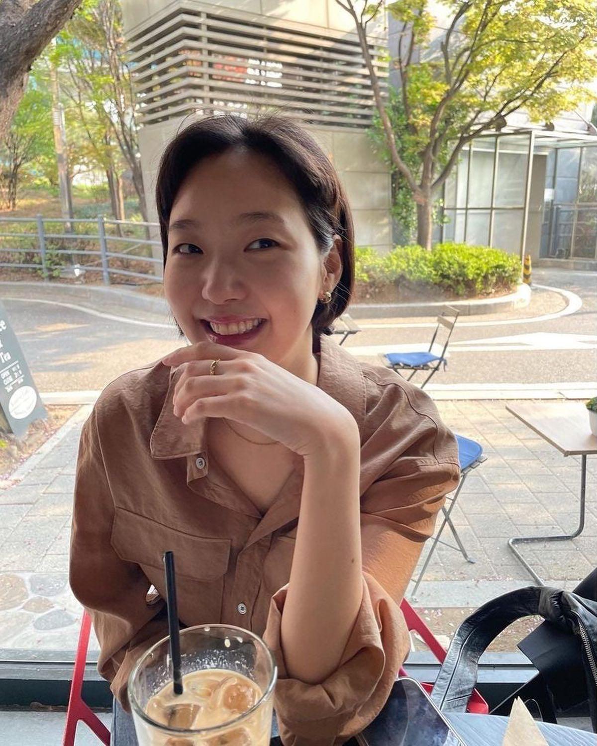 짙어지는 김고은의 분위기🏵🖤 이미지2