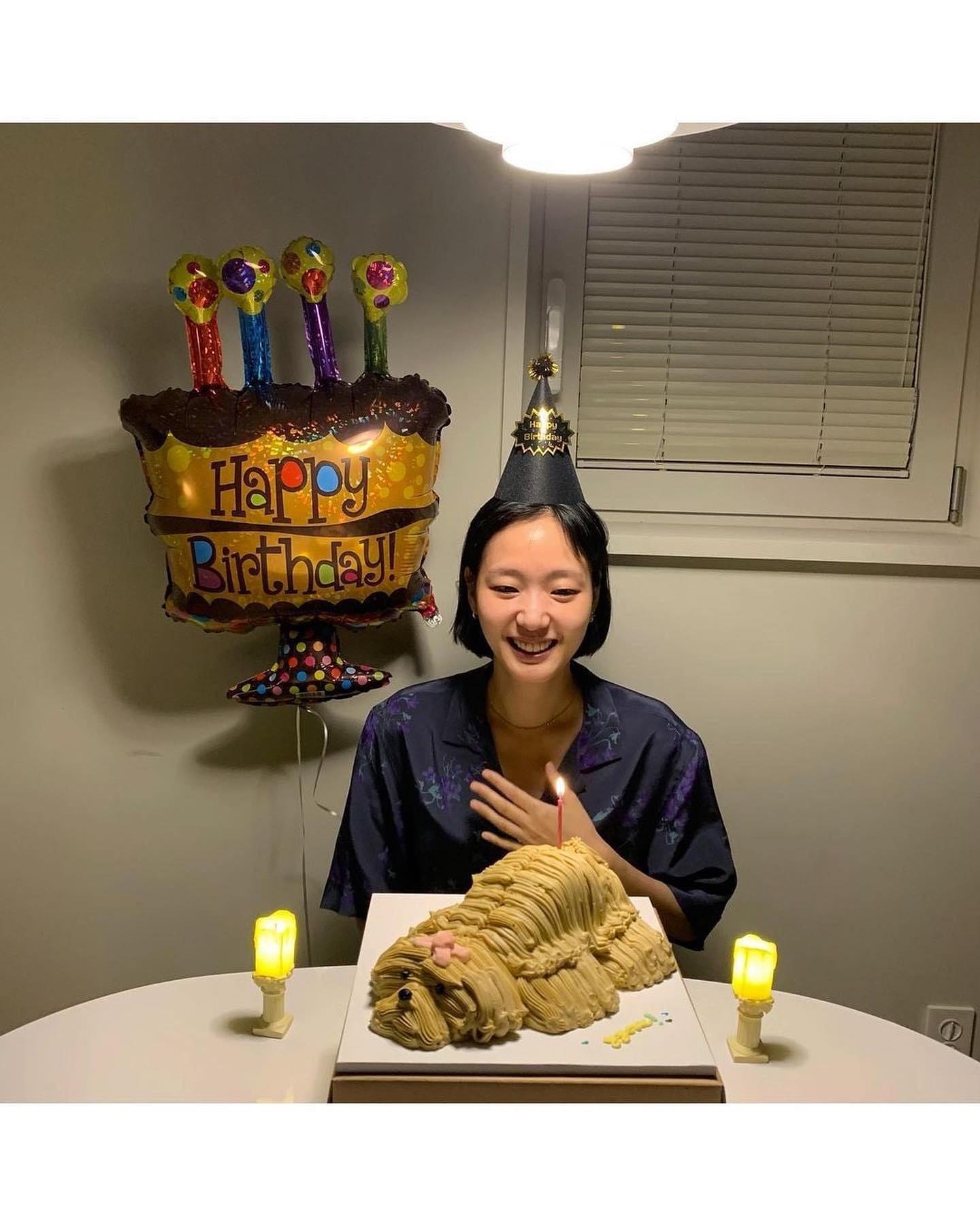 짙어지는 김고은의 분위기🏵🖤 이미지8