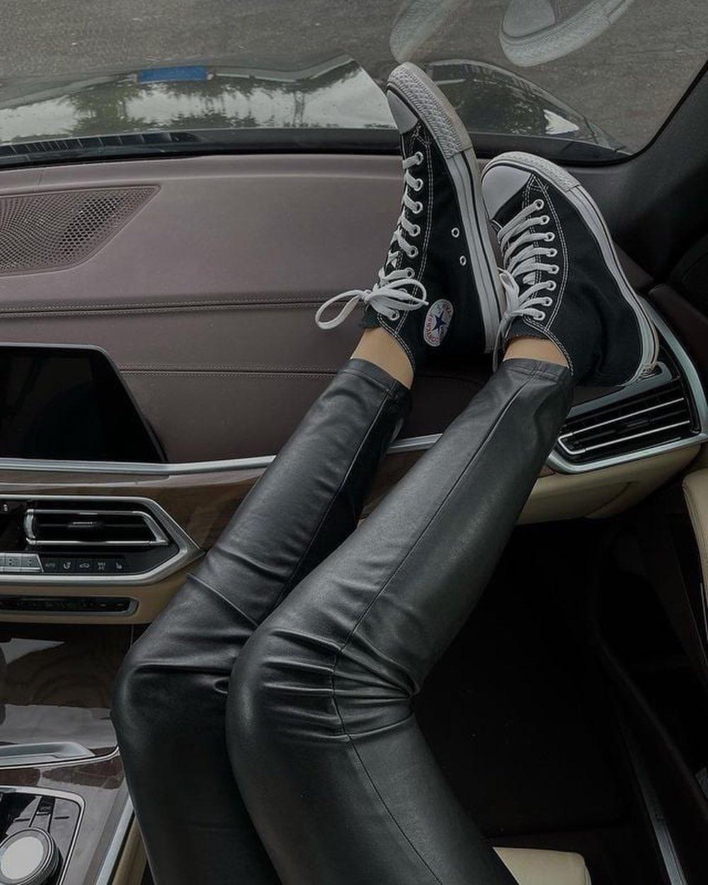 일상 속 컨버스 모아보기🐾🤍🖤 이미지5