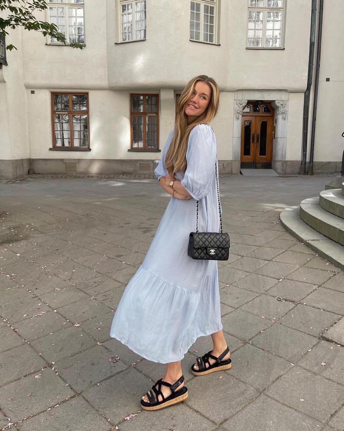 원피스에 샌들신기🩴🤍🖤 이미지5