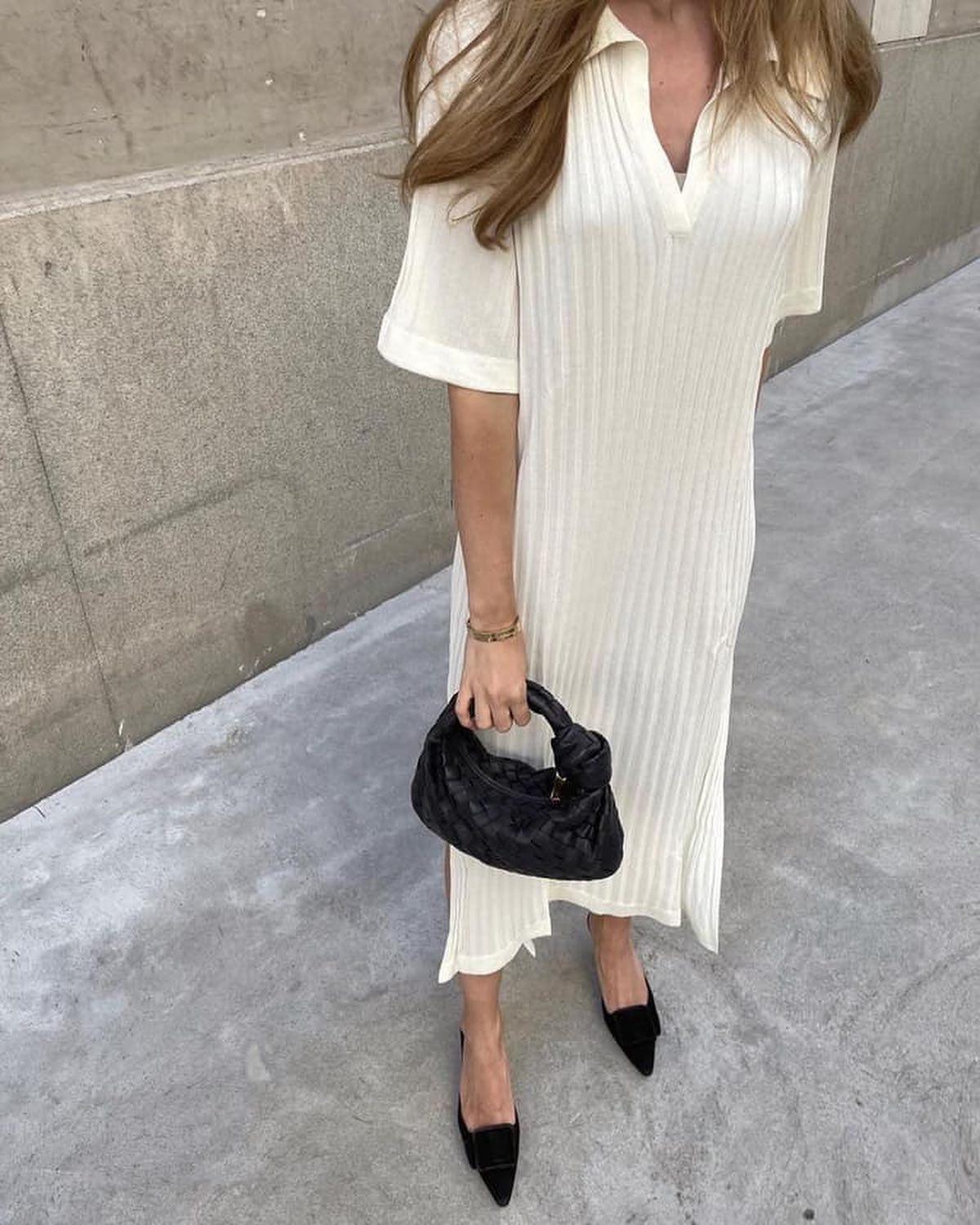 화이트 원피스로 여신 분위기🤍 이미지3