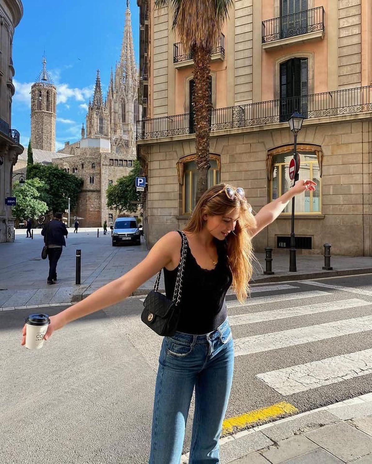 선글라스는 머리에 얹는 맛😎🖤 이미지5