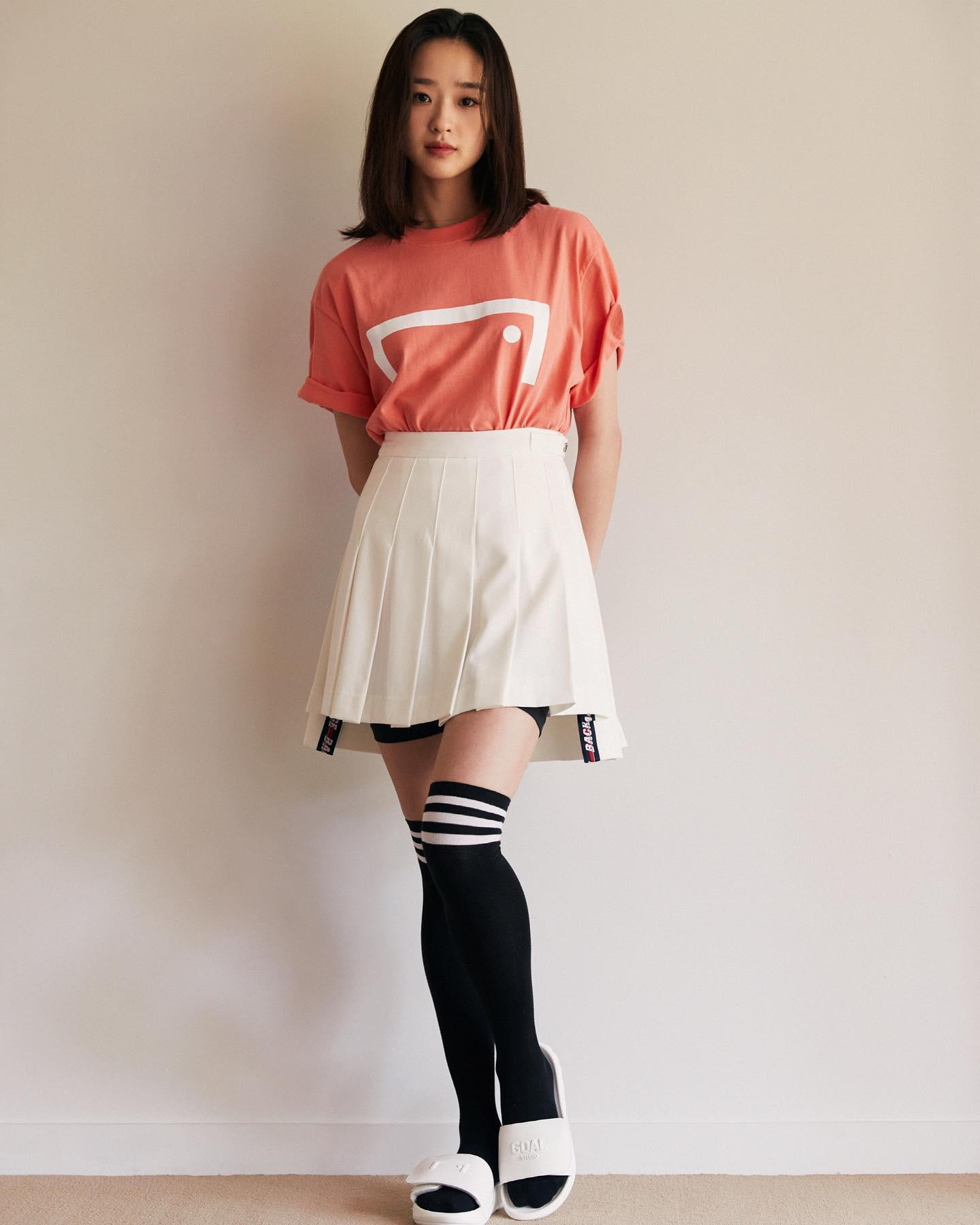 손연재 x 골스튜디오 21SS🧡⚽️
반팔티로 예쁨 다한 언니💜🤍 #광고 #골스튜디오 이미지5