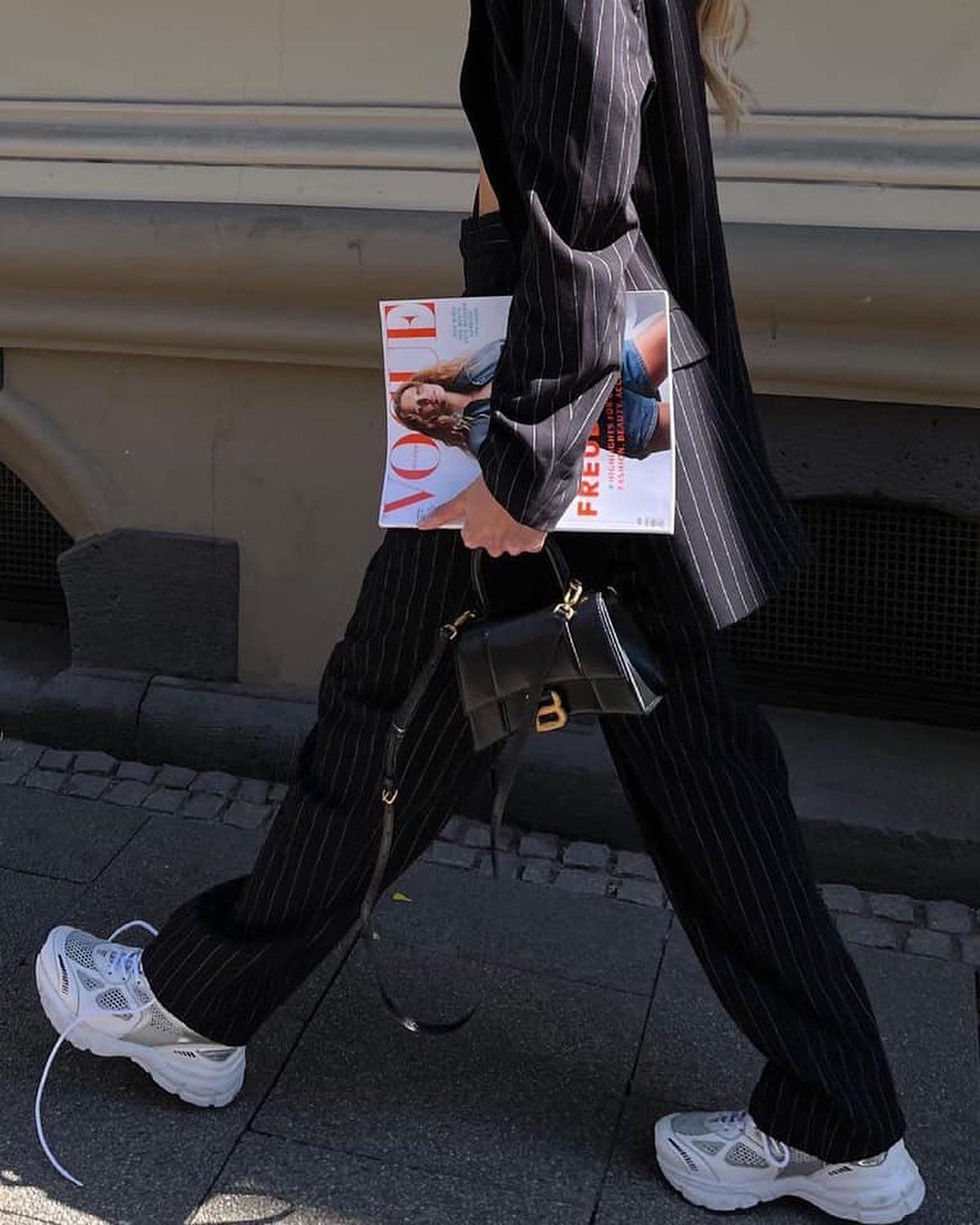 스트릿 감성엔 발렌백￼😎🖤 이미지"
