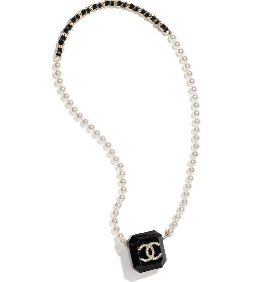 에어팟 넣기엔 아까운 샤넬 신상🖤 이미지2