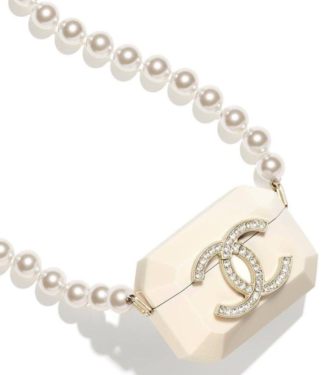 에어팟 넣기엔 아까운 샤넬 신상🖤 이미지5