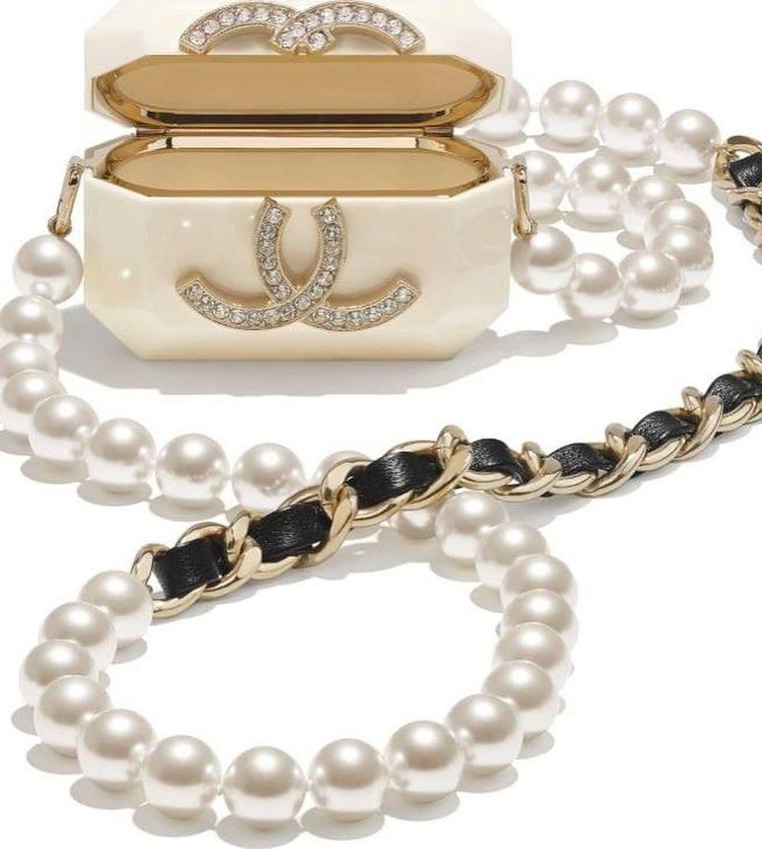 에어팟 넣기엔 아까운 샤넬 신상🖤 이미지6