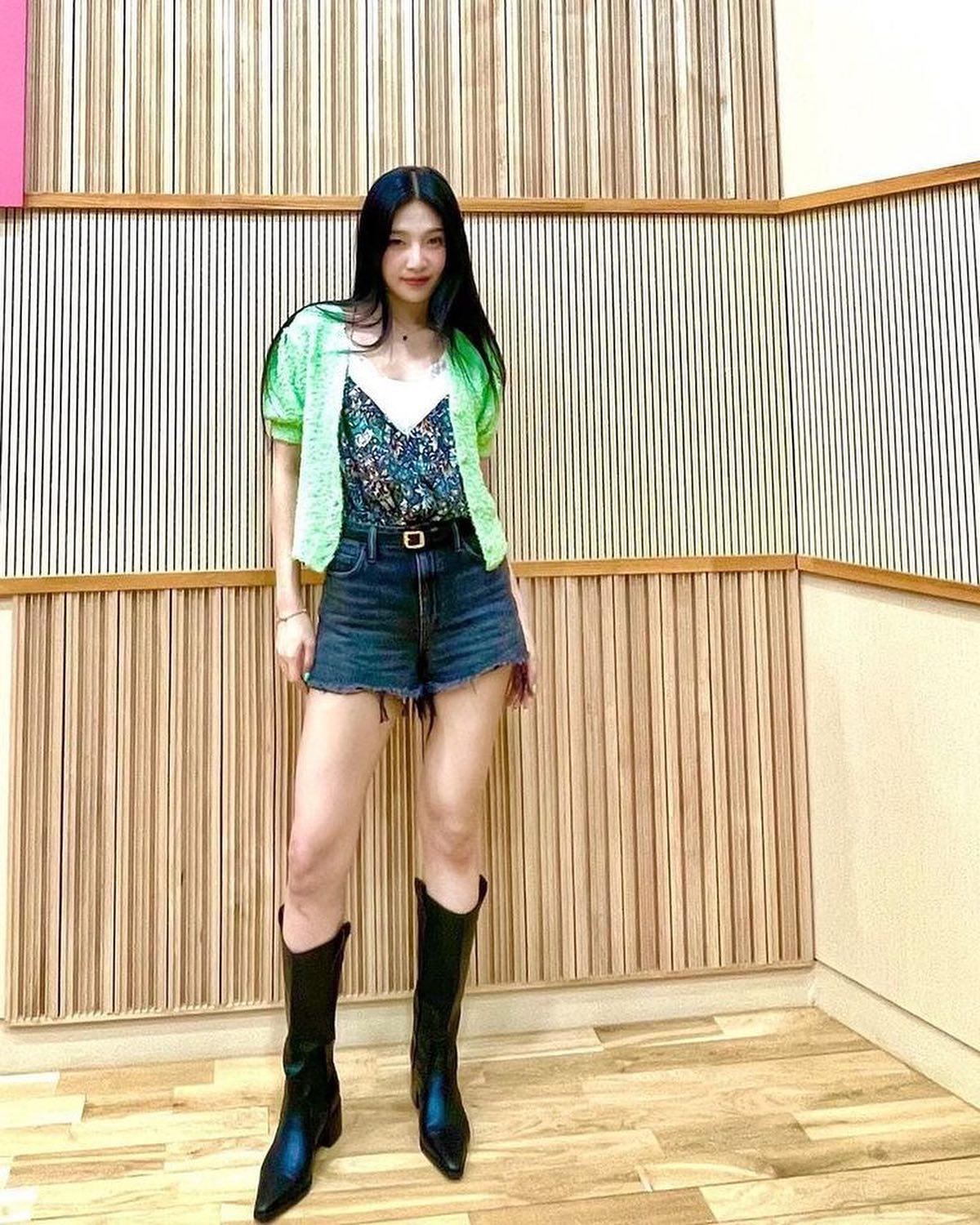 조이의 팔색조 매력 코디센스🌈 이미지3