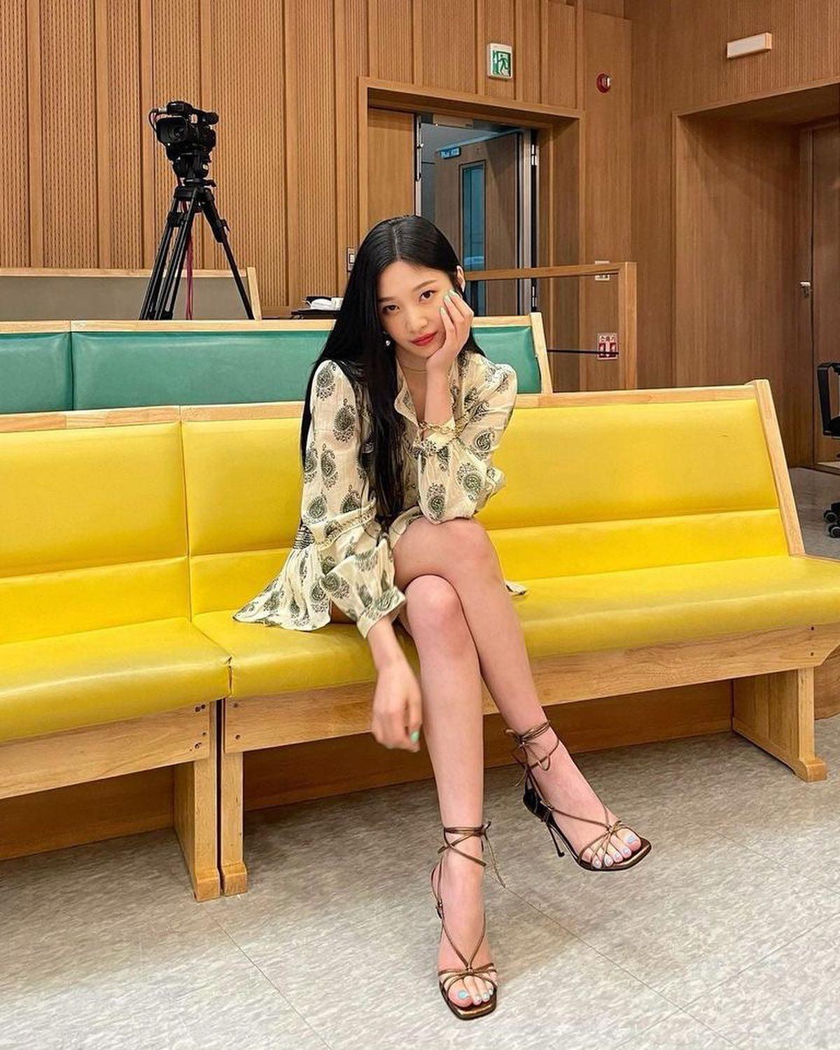 조이의 팔색조 매력 코디센스🌈 이미지5