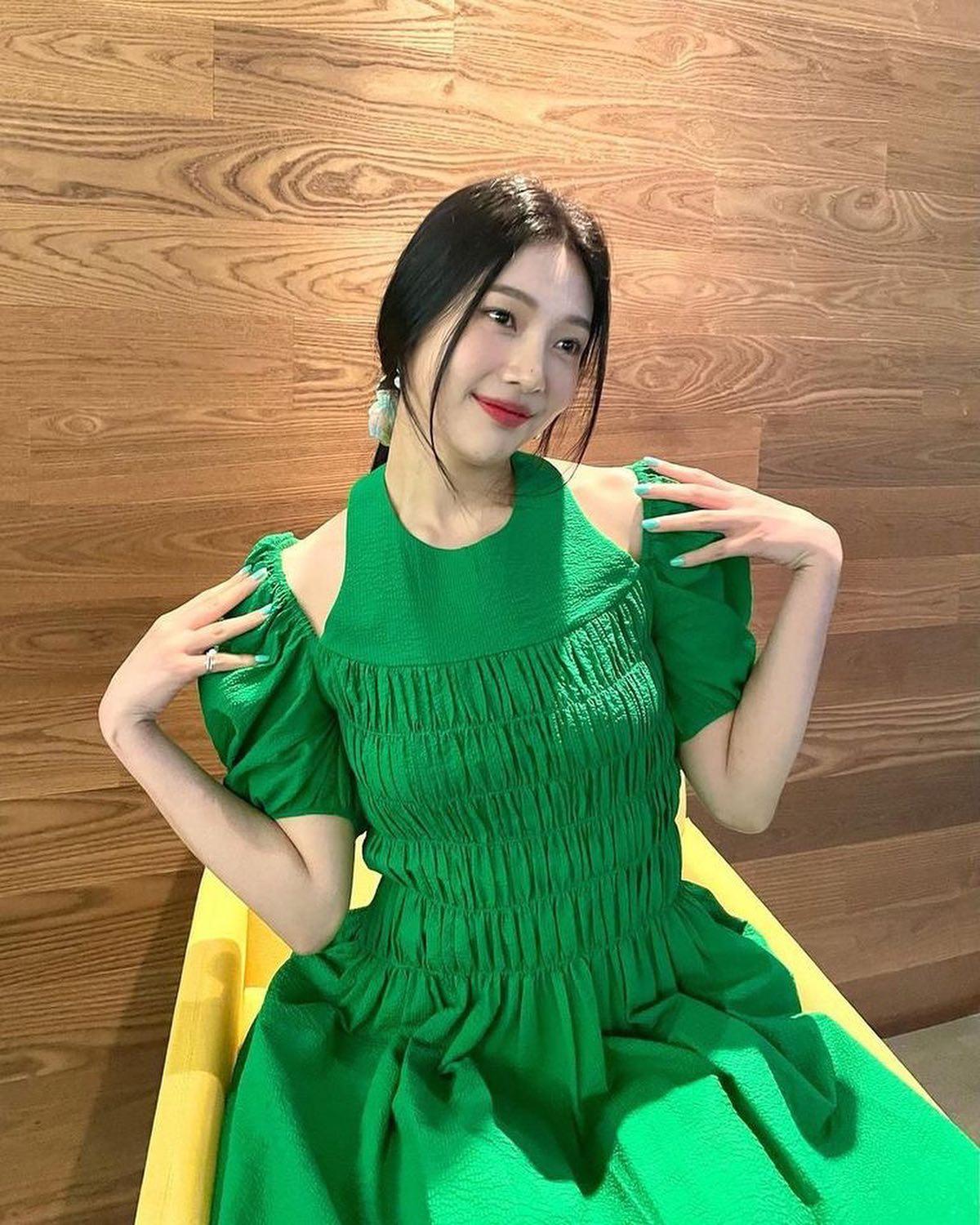 조이의 팔색조 매력 코디센스🌈 이미지7