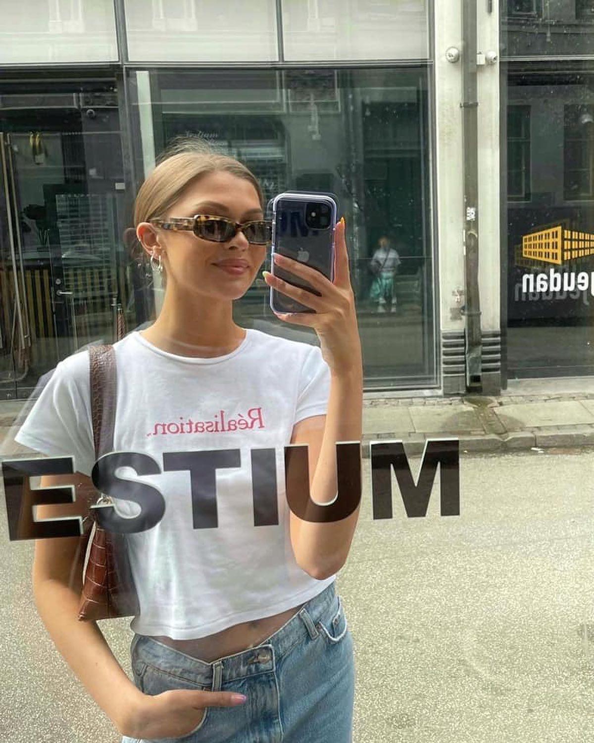 깔끔한 크롭탑 코디@참고💙🤍 이미지1