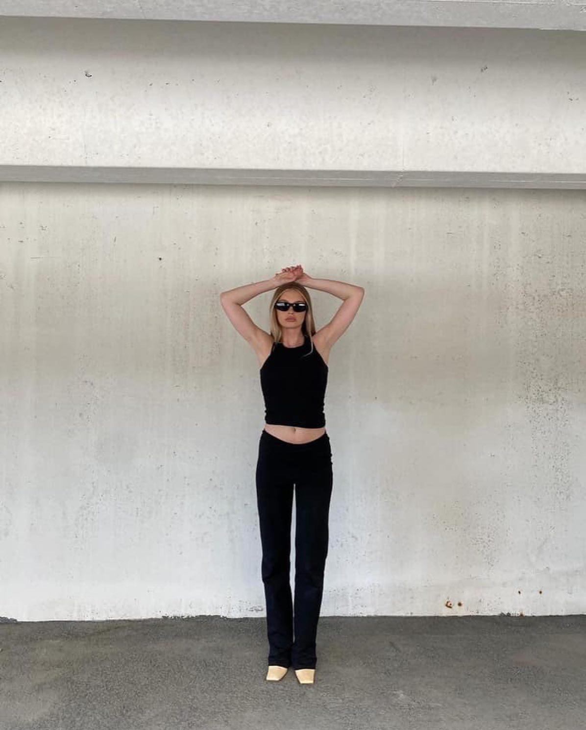 깔끔한 크롭탑 코디@참고💙🤍 이미지7