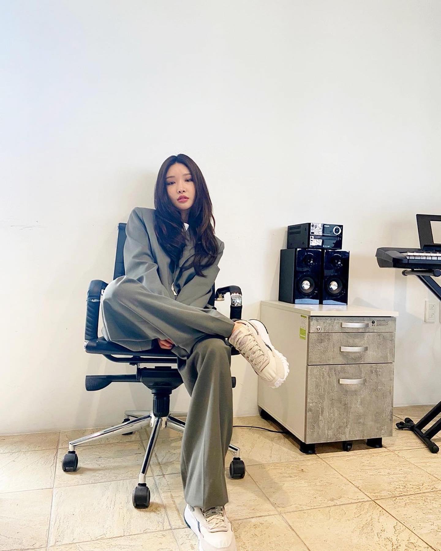 섹시와 귀여움을 넘나드는 청하💜 이미지4
