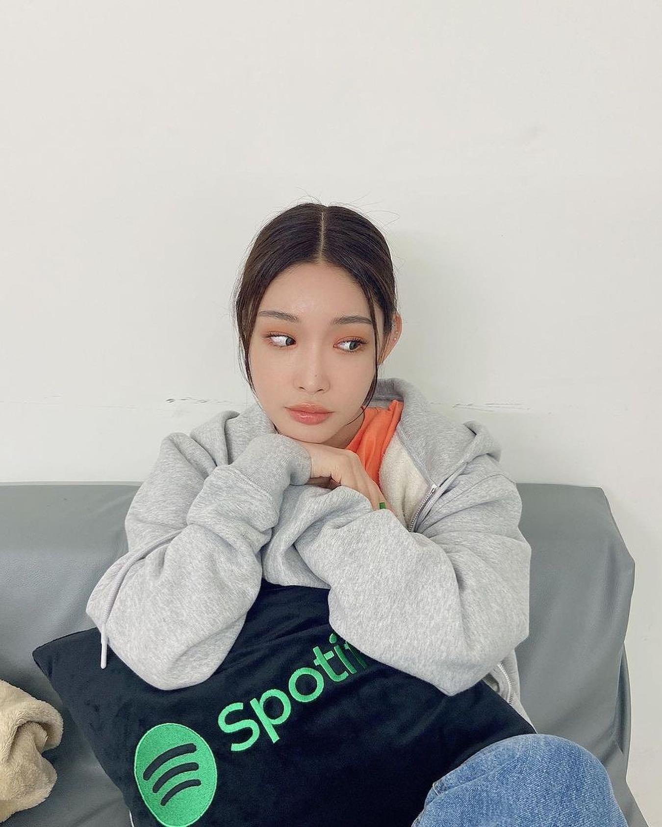 섹시와 귀여움을 넘나드는 청하💜 이미지5