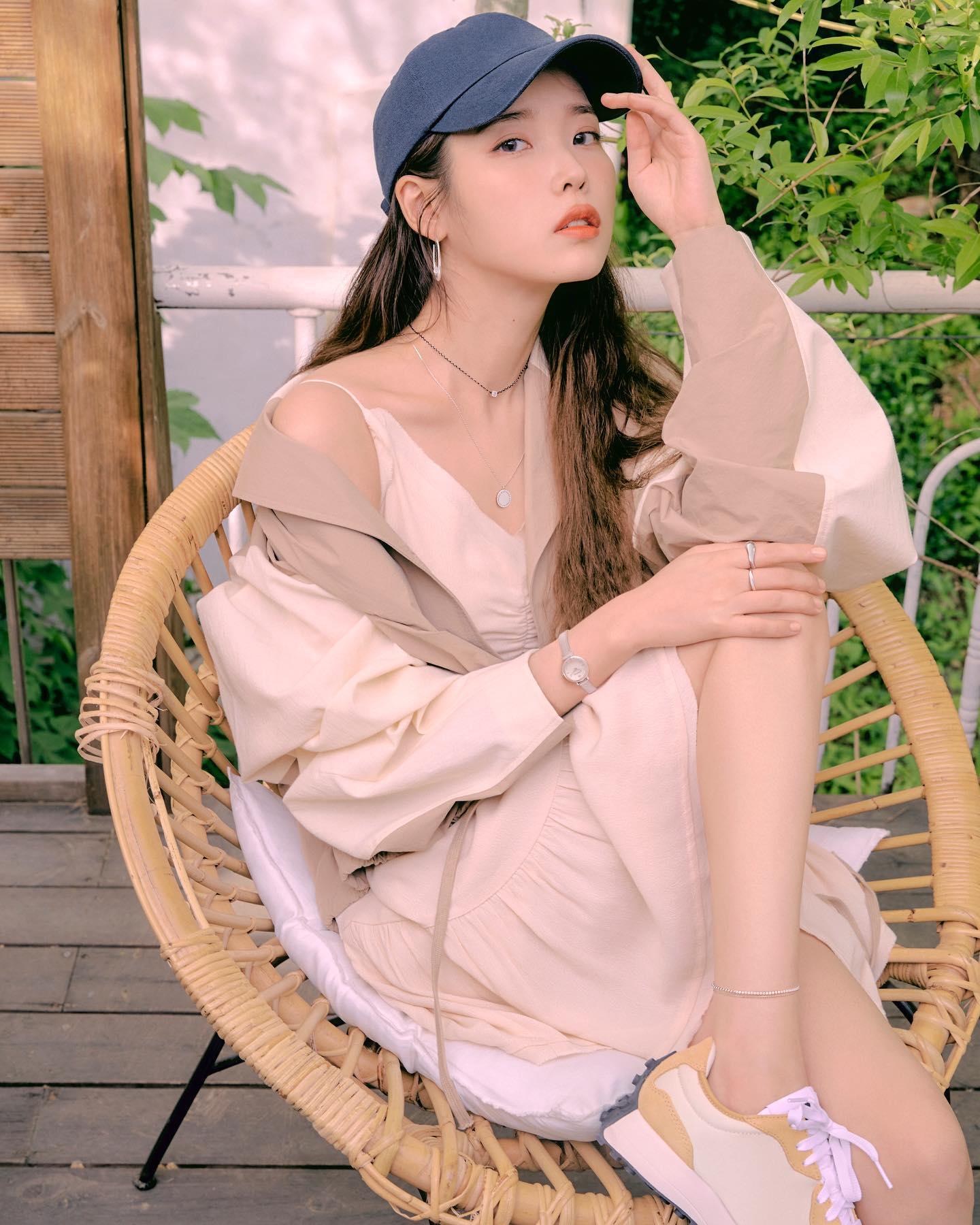 아이유 언니💙💛또 @러블리한다
아이유 x 제이에스티나 과즙미 화보🍉💍#광고 이미지