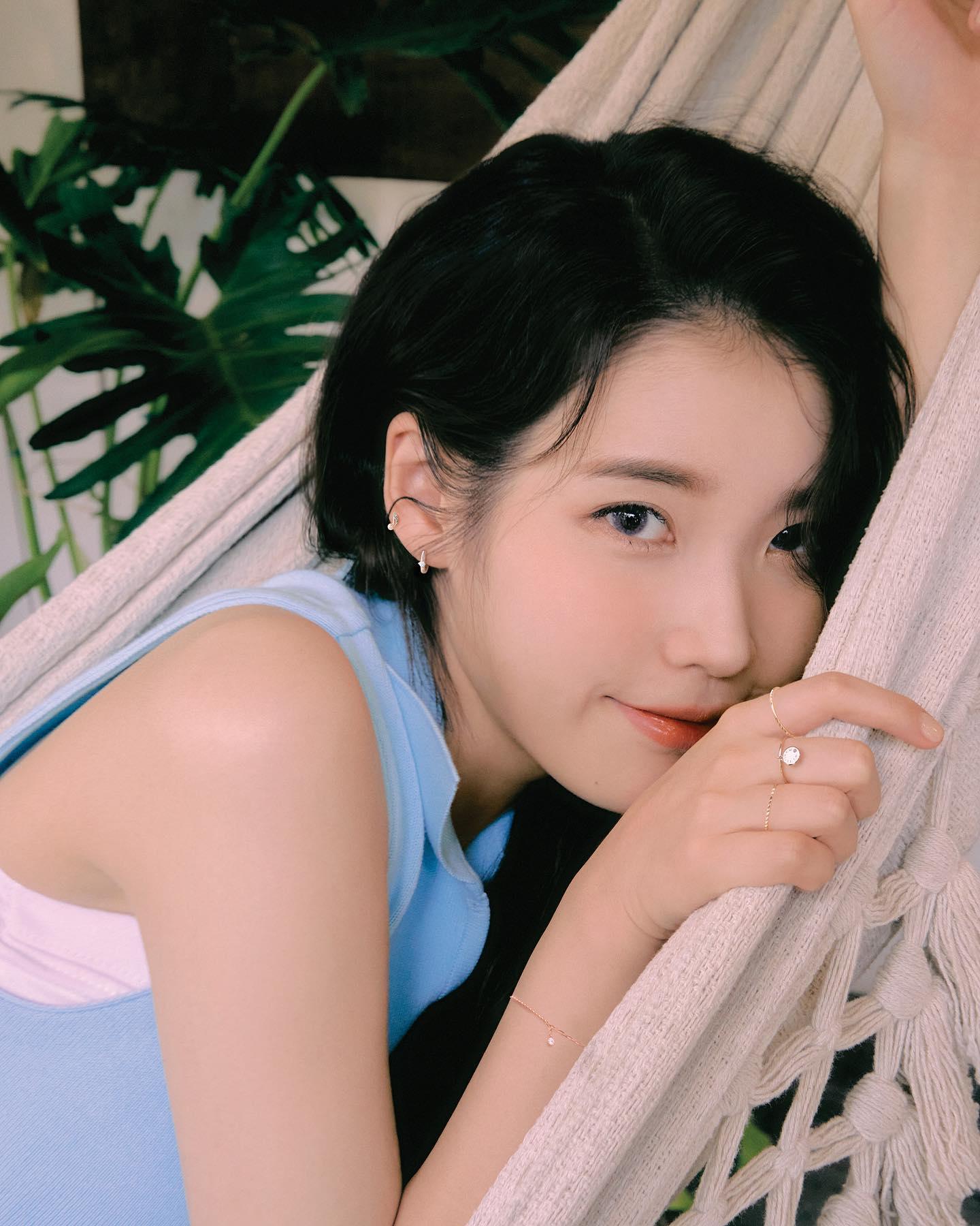 아이유 언니💙💛또 @러블리한다
아이유 x 제이에스티나 과즙미 화보🍉💍#광고 이미지4